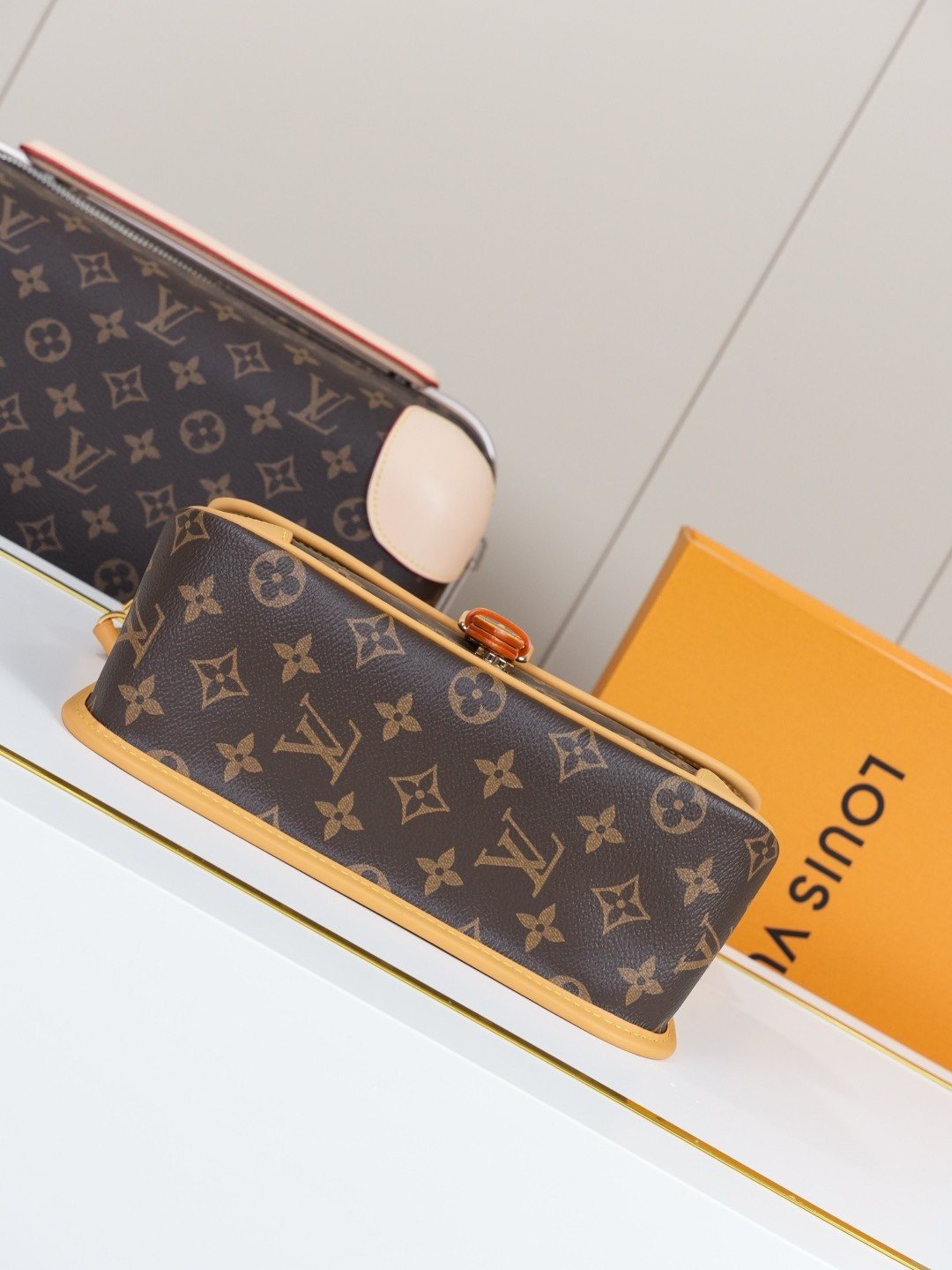 [LOUIS VUITTON-루이비통] 루이비통 다이앤 모노그램 크로스백 M45985