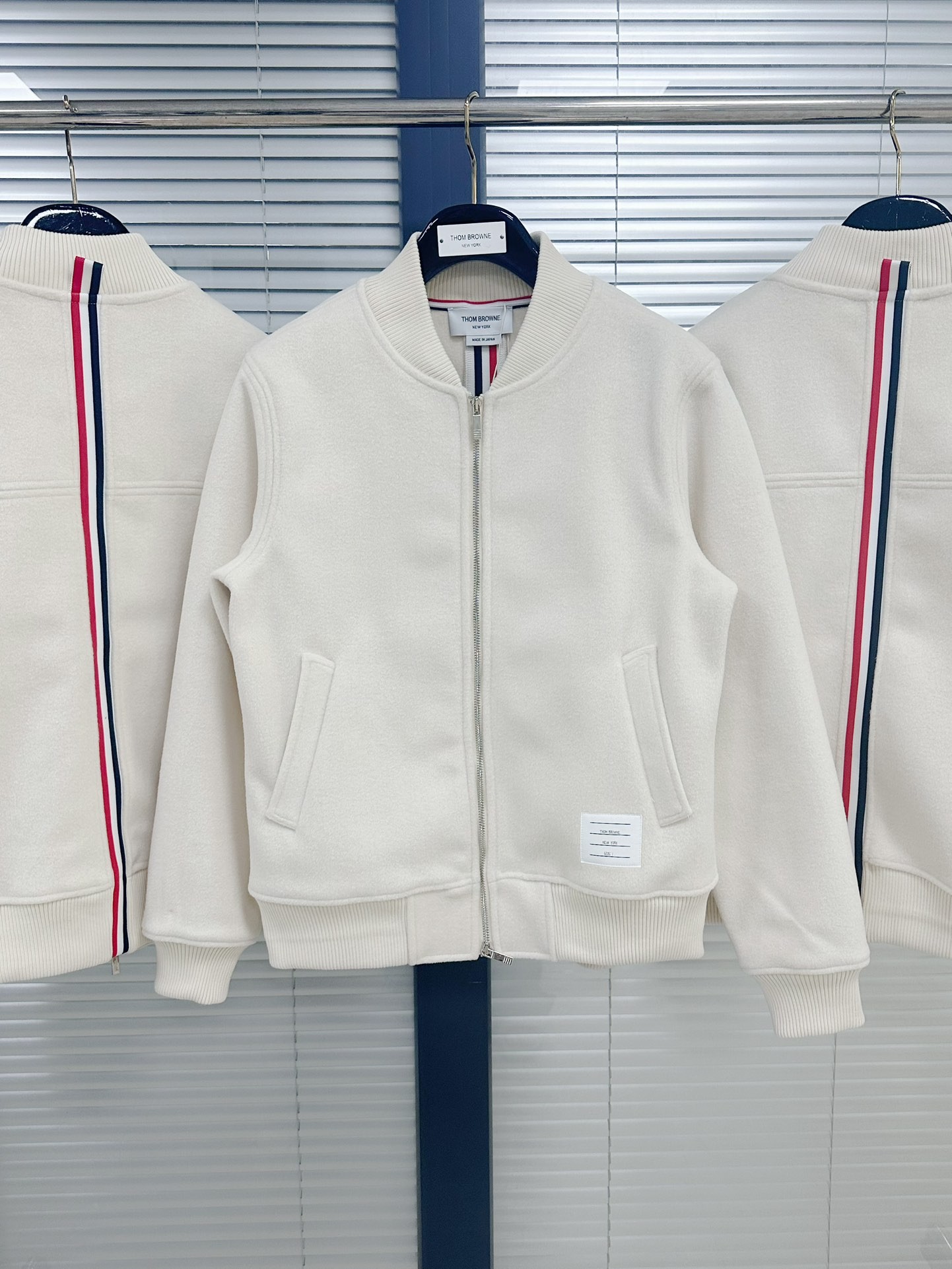 [TOM BROWNE -톰브라운 ] 톰브라운 아이보리 봄버 자켓