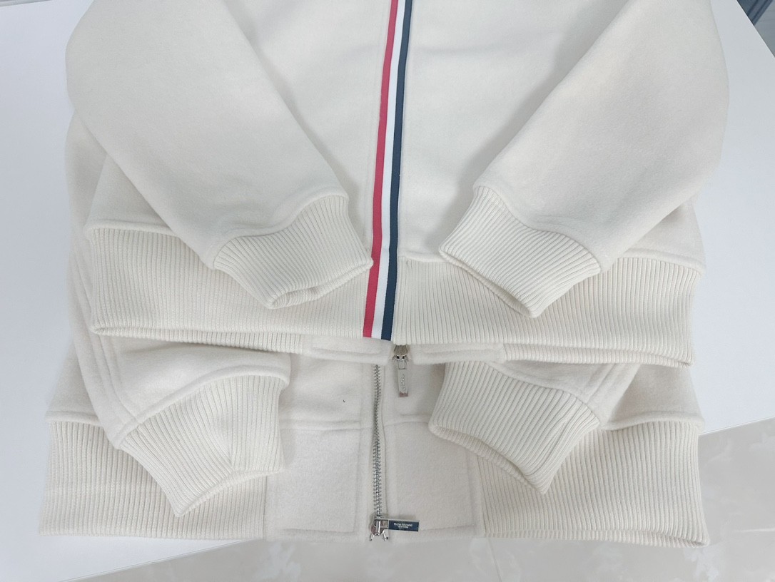 [TOM BROWNE -톰브라운 ] 톰브라운 아이보리 봄버 자켓