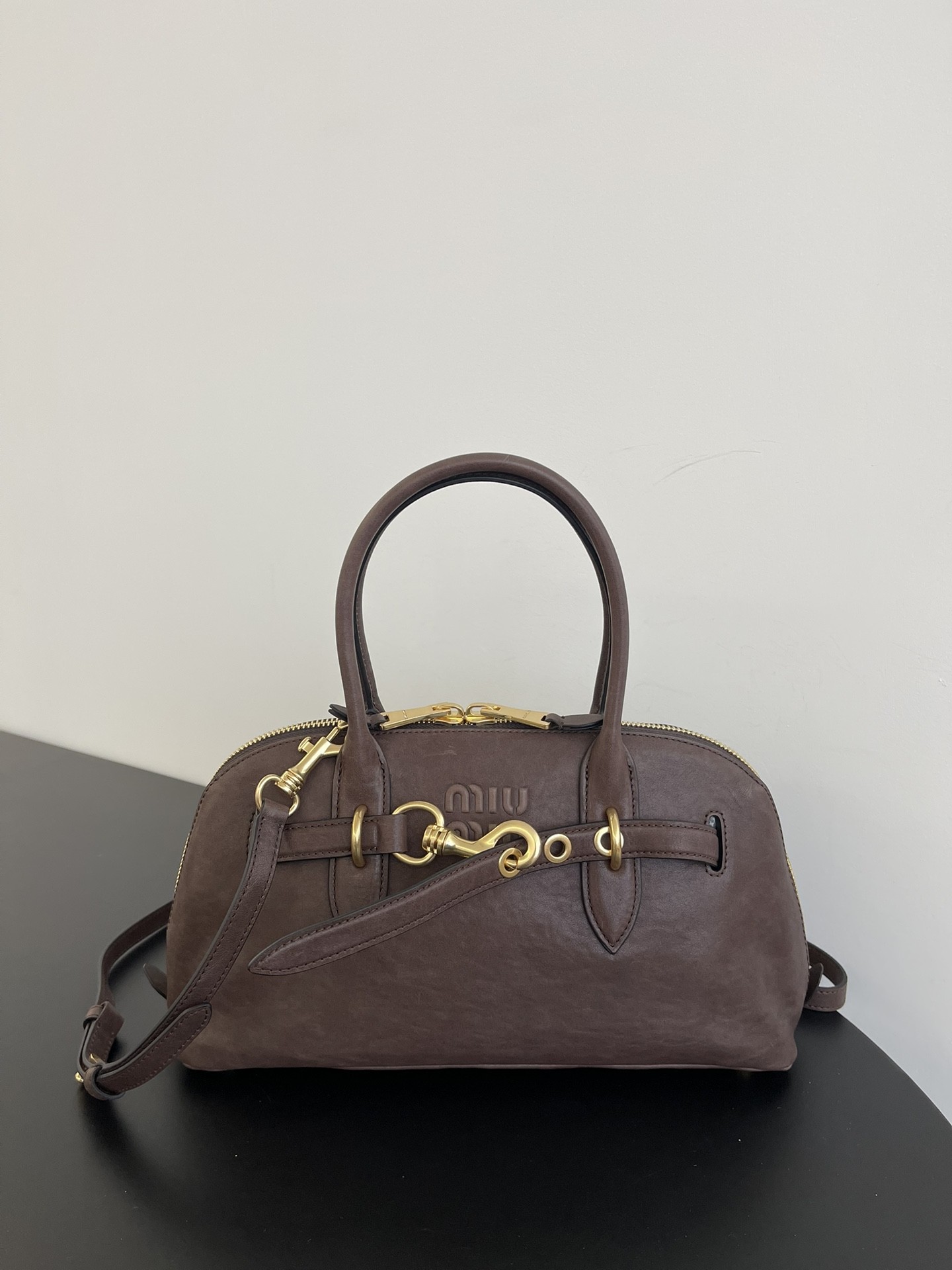 [MIU MIU-미우미우] 미우미우 아반투르 라지 나파 가죽 탑 핸들 백