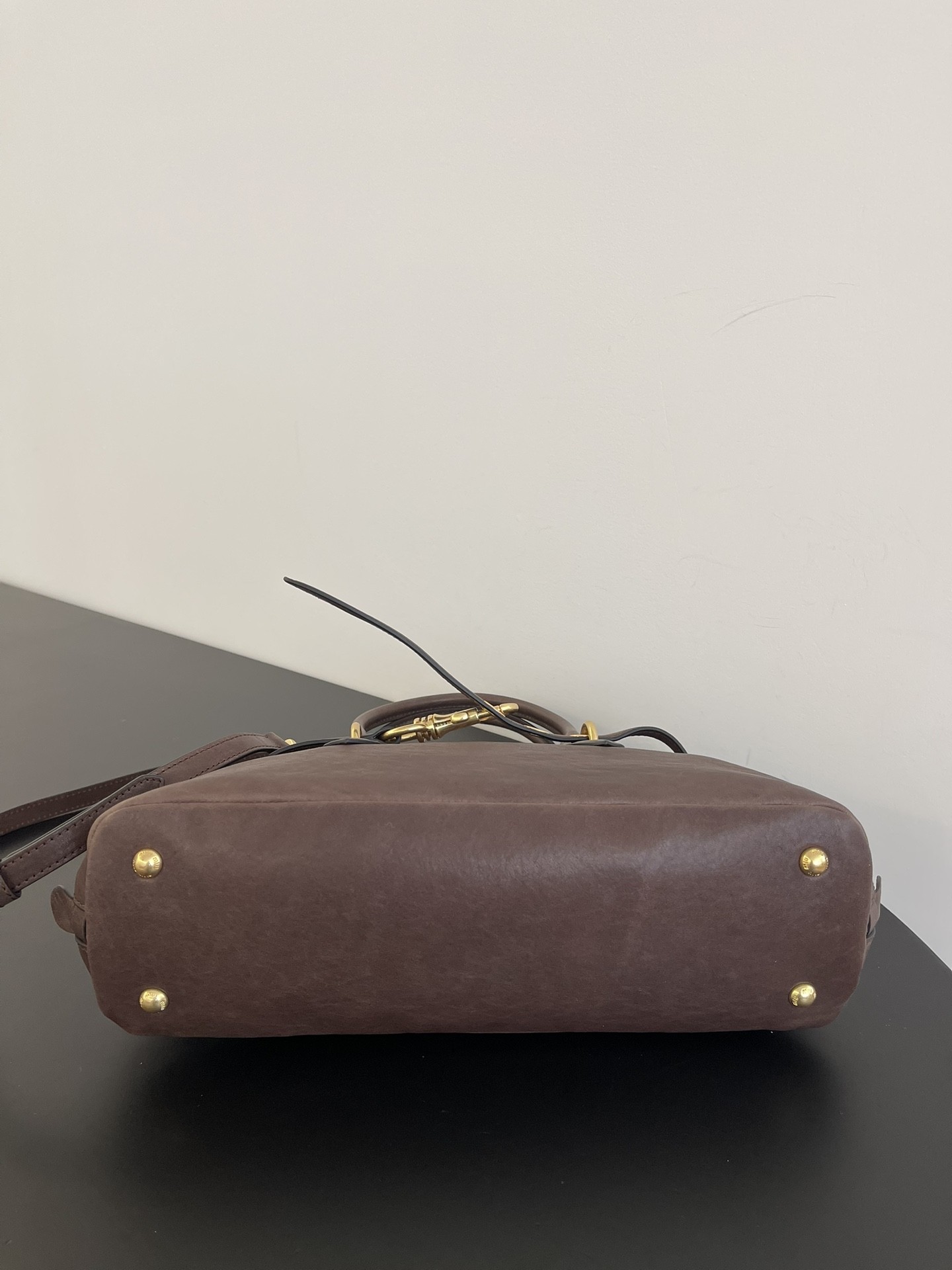 [MIU MIU-미우미우] 미우미우 아반투르 라지 나파 가죽 탑 핸들 백