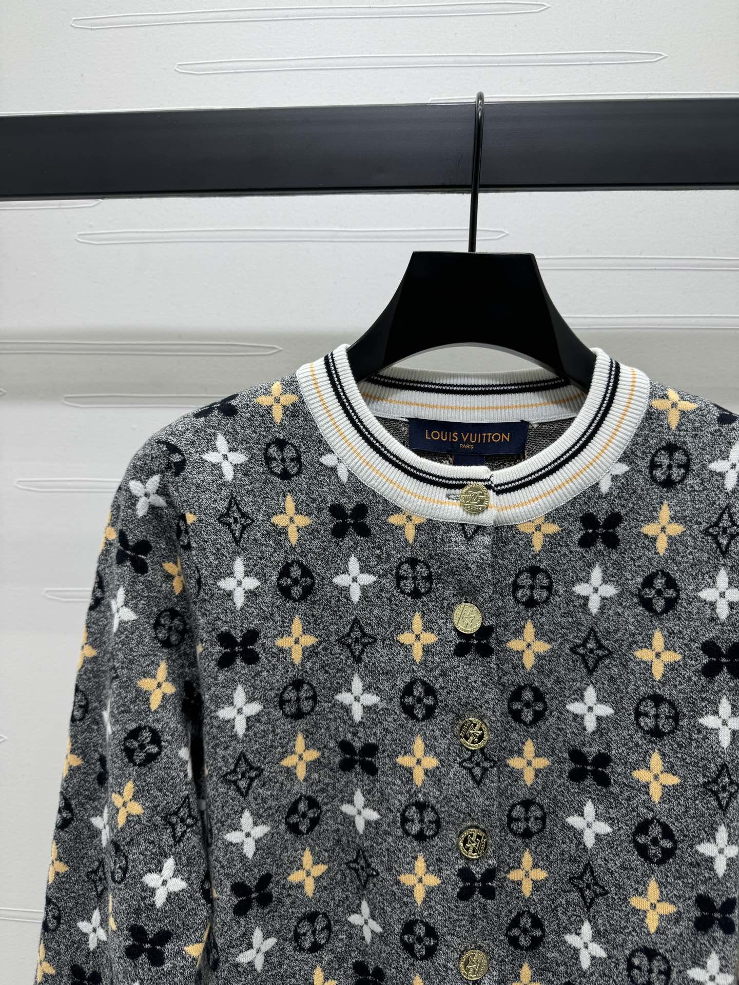 [LOUIS VUITTON-루이비통] 루이비통  로고패턴 니트 가디건