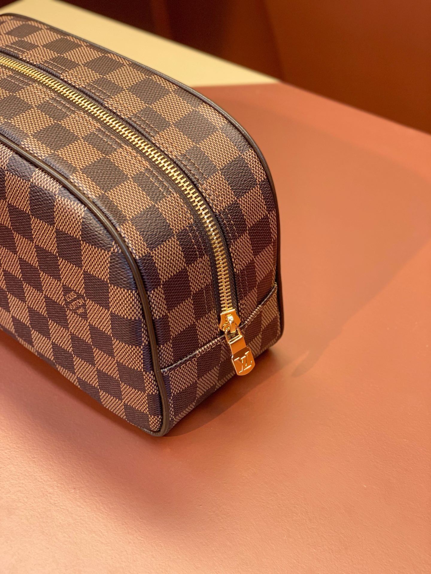 [LOUIS VUITTON-루이비통] 루이비통 톱 키트 파우치 M47527