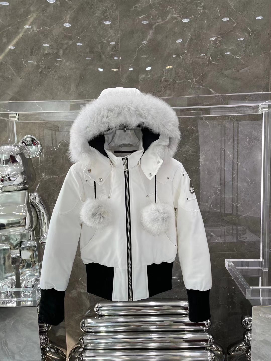 [Moose knuckles -무스너클 ]   무스너클 내추럴 봄버 패딩 재킷 화이트