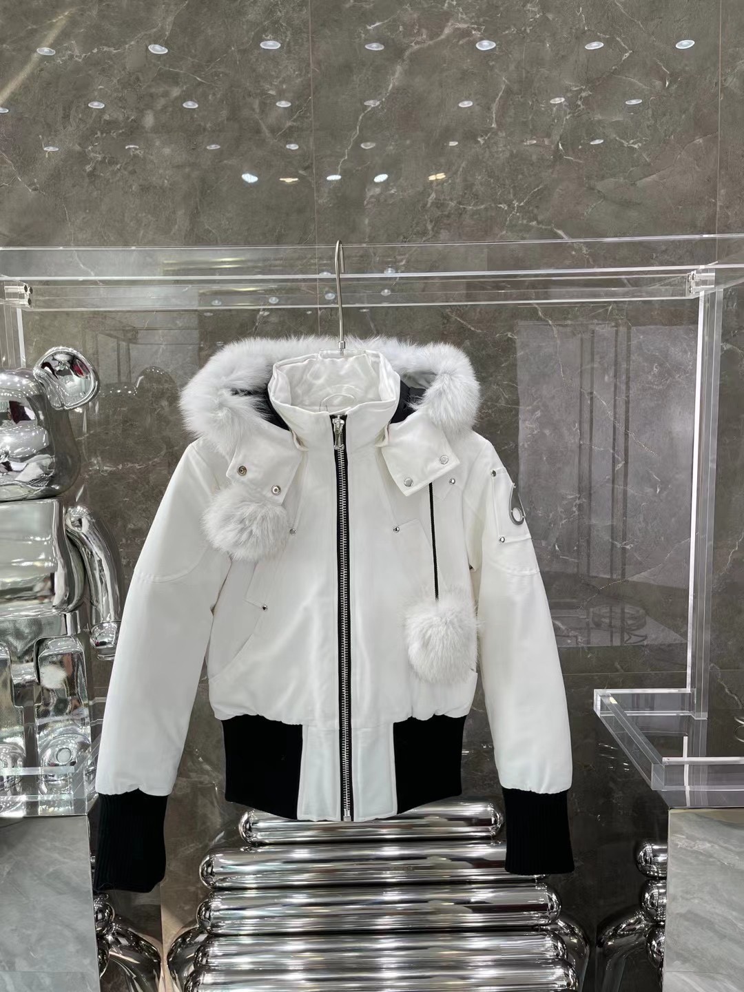 [Moose knuckles -무스너클 ]   무스너클 내추럴 봄버 패딩 재킷 화이트