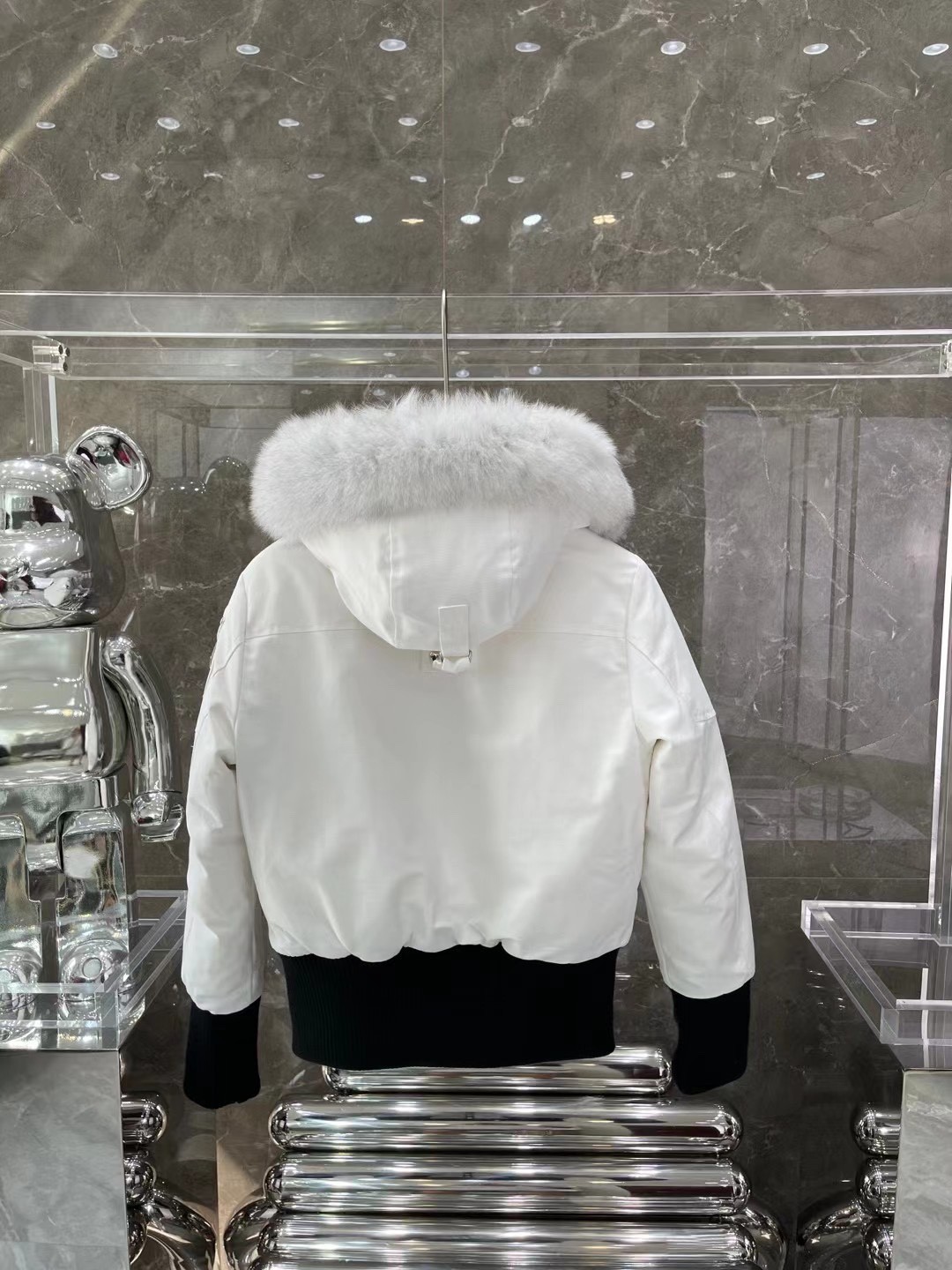 [Moose knuckles -무스너클 ]   무스너클 내추럴 봄버 패딩 재킷 화이트