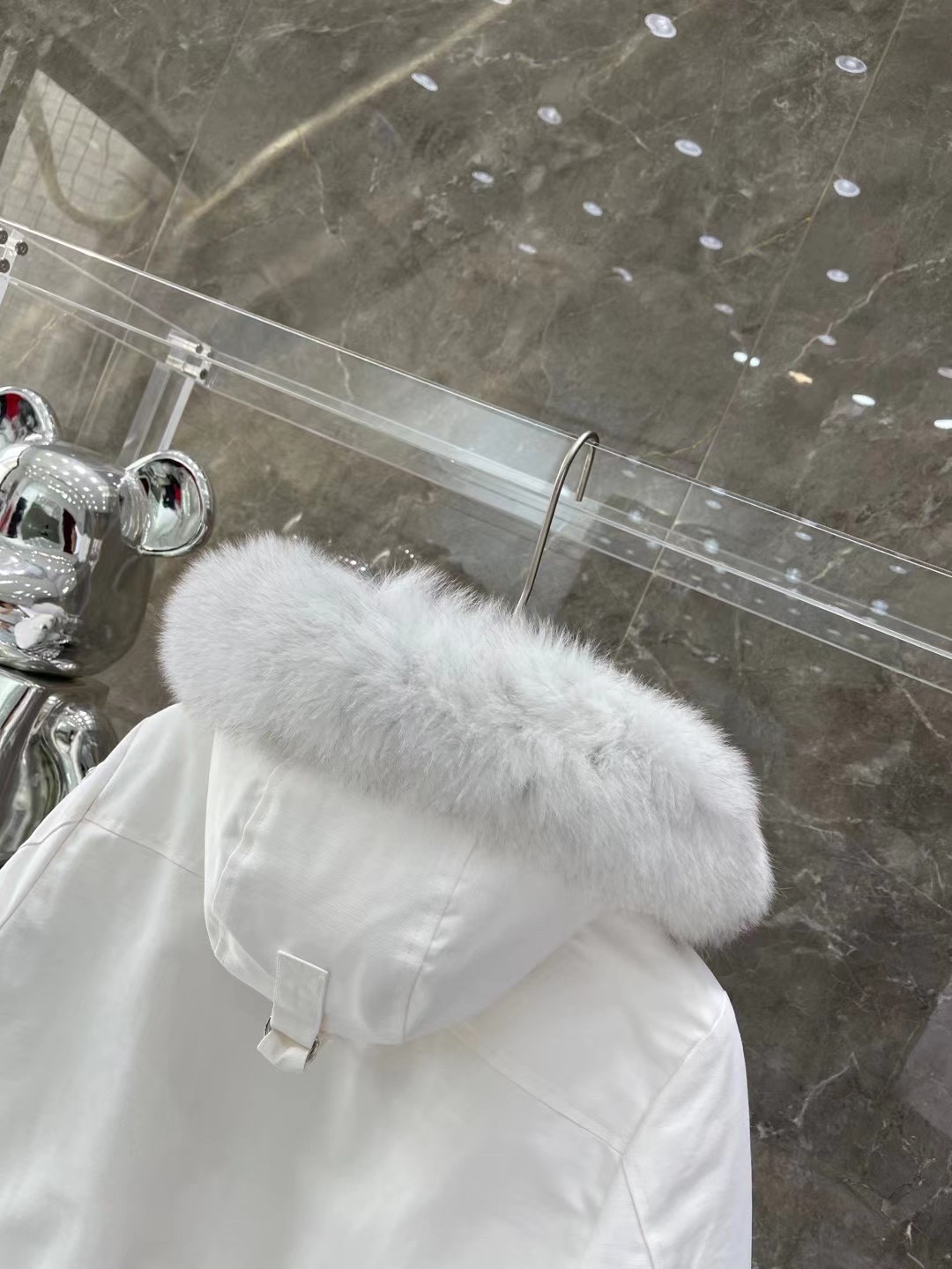 [Moose knuckles -무스너클 ]   무스너클 내추럴 봄버 패딩 재킷 화이트