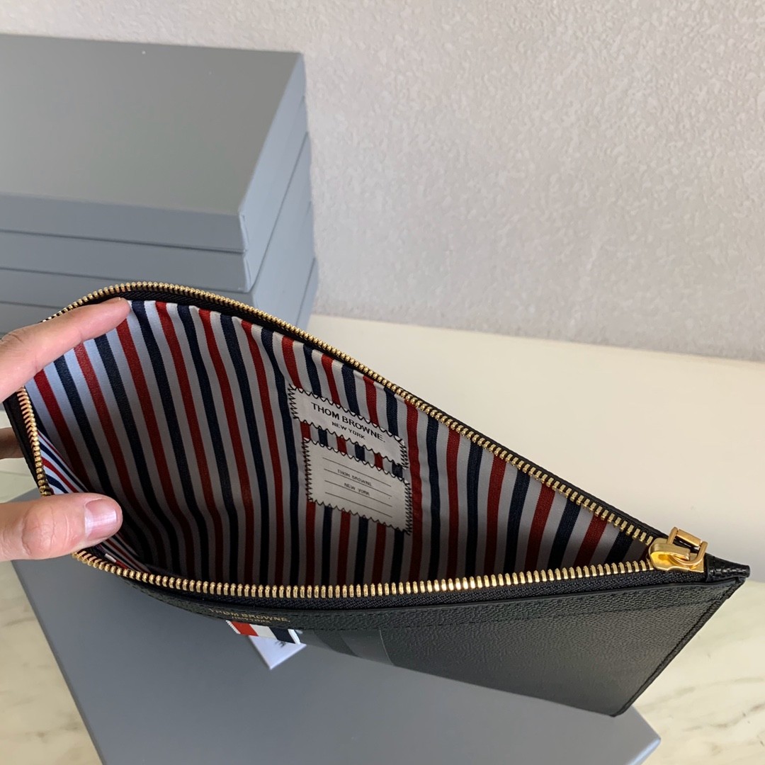 [TOM BROWNE -톰브라운 ] 톰브라운 스트라이프 클러치 라지