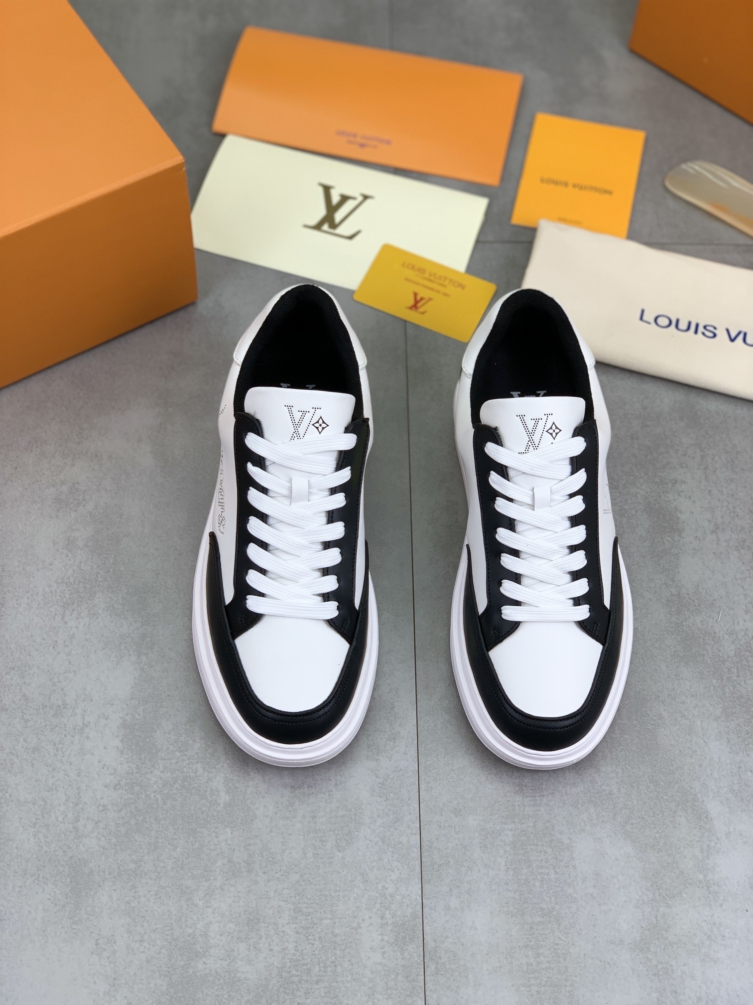 [LOUIS VUITTON-루이비통] 루이비통 찰리 스니커즈