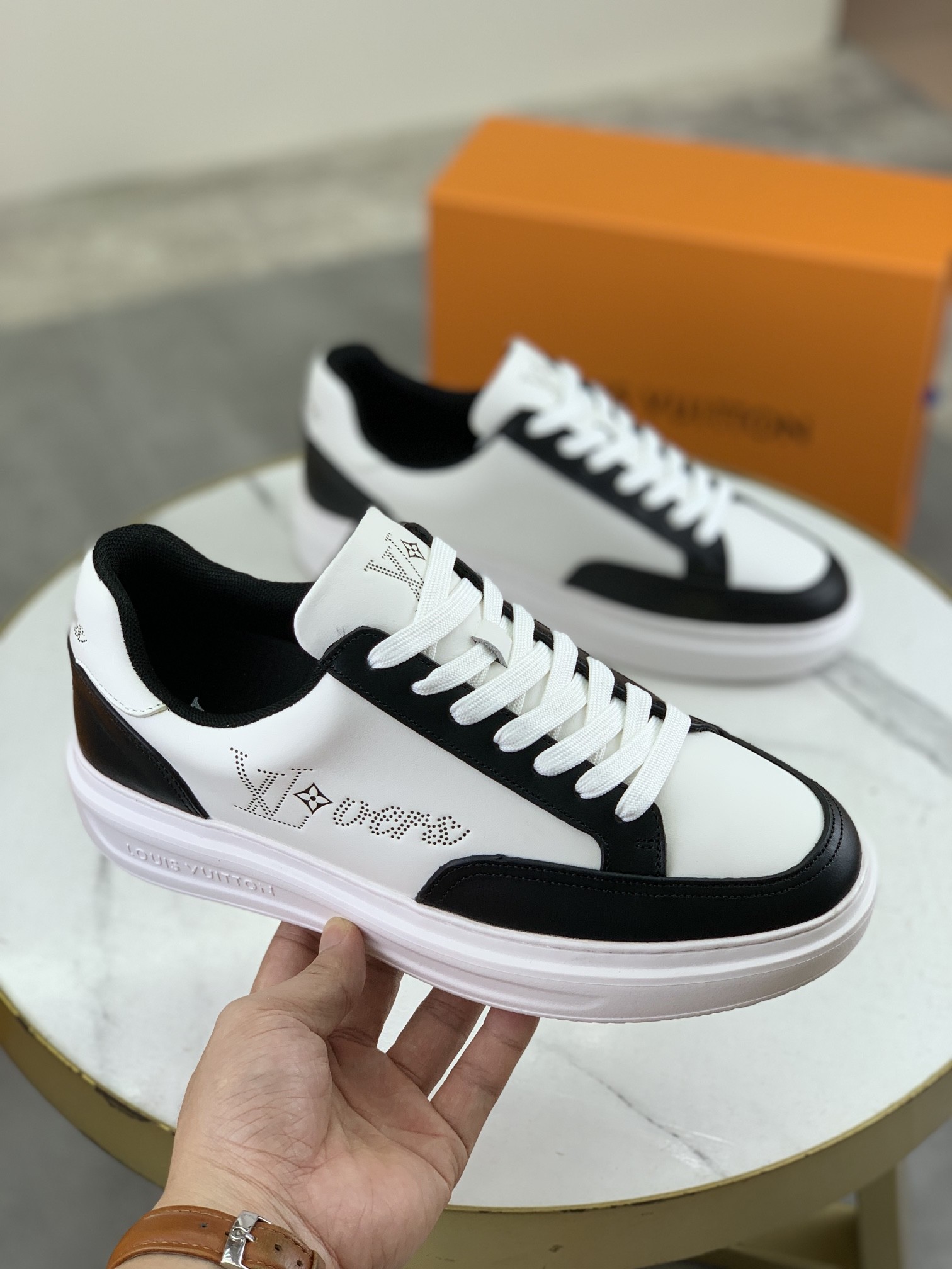 [LOUIS VUITTON-루이비통] 루이비통 찰리 스니커즈