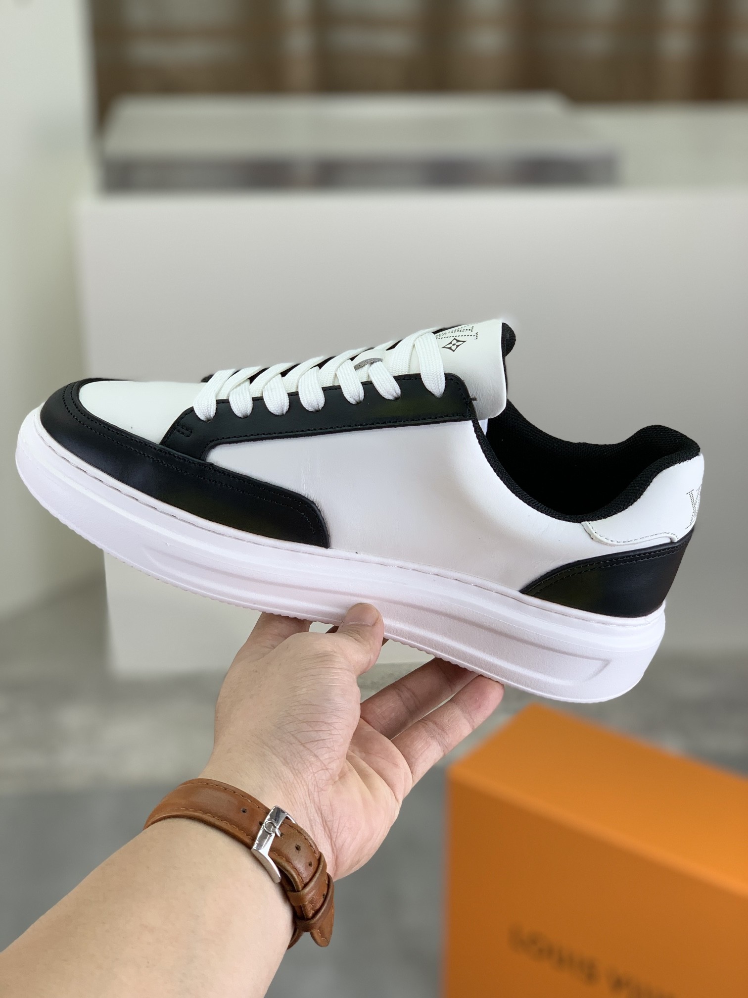 [LOUIS VUITTON-루이비통] 루이비통 찰리 스니커즈