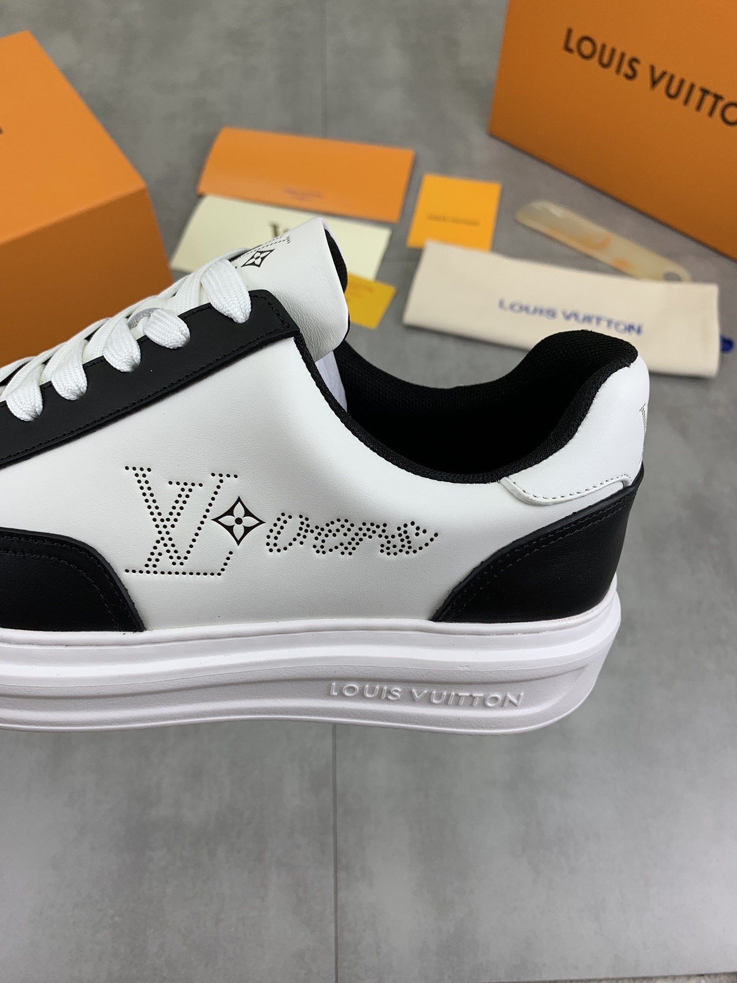 [LOUIS VUITTON-루이비통] 루이비통 찰리 스니커즈