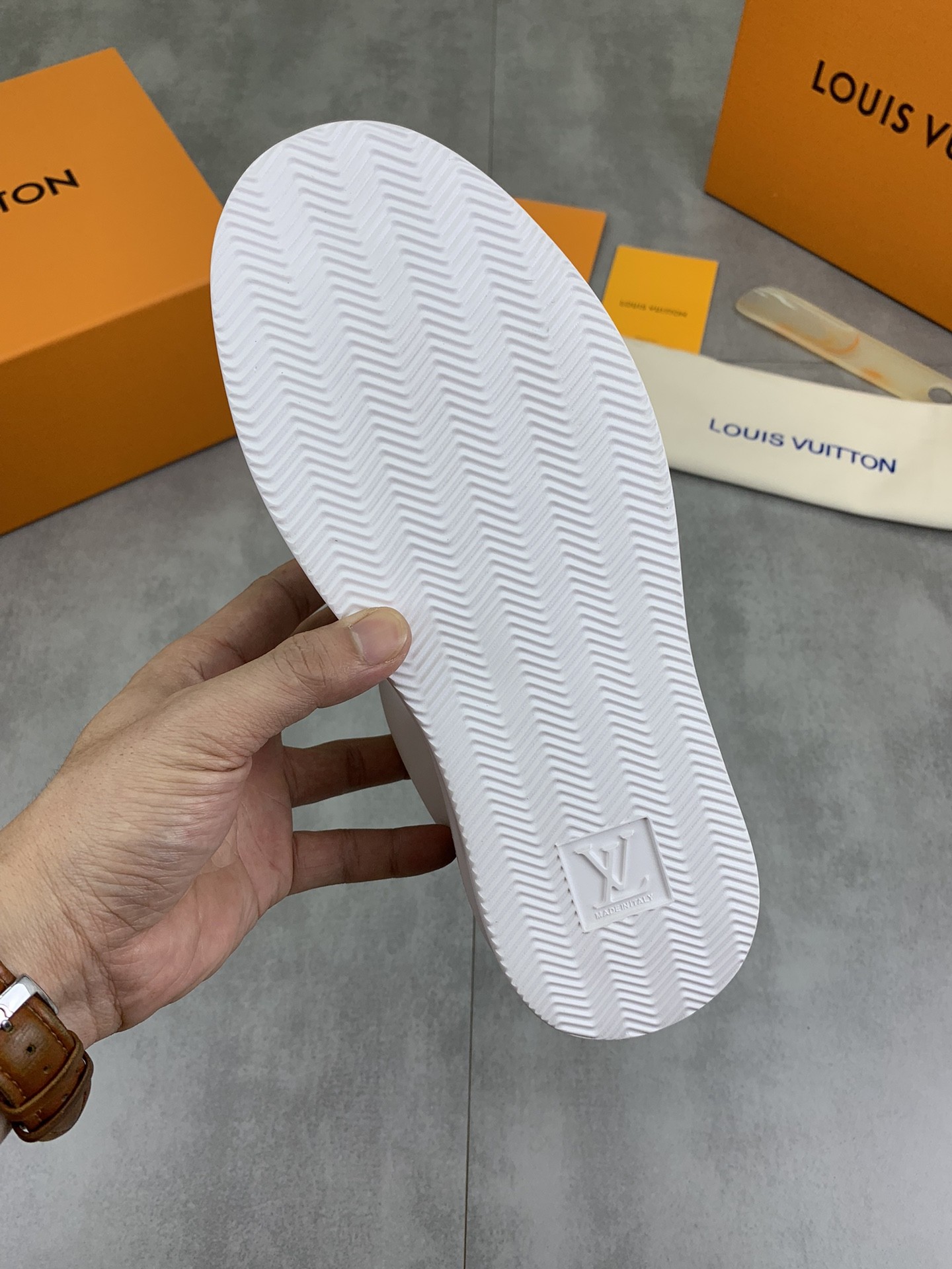 [LOUIS VUITTON-루이비통] 루이비통 찰리 스니커즈