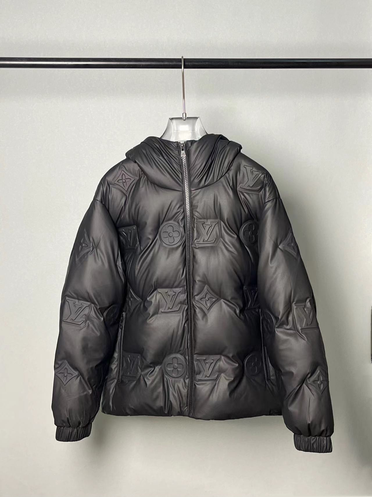 [LOUIS VUITTON-루이비통] 루이비통 모노그램 로고 다운 패딩