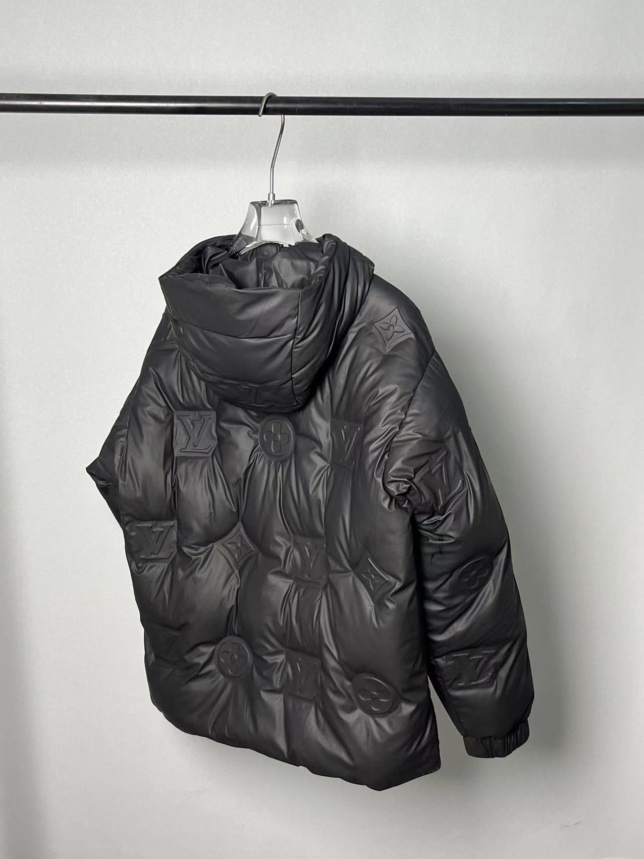 [LOUIS VUITTON-루이비통] 루이비통 모노그램 로고 다운 패딩
