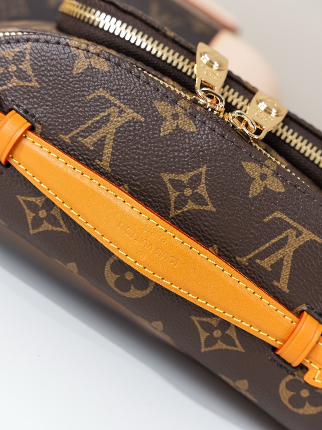 [LOUIS VUITTON-루이비통] 루이비통 러시 범백 모노그램 M14019