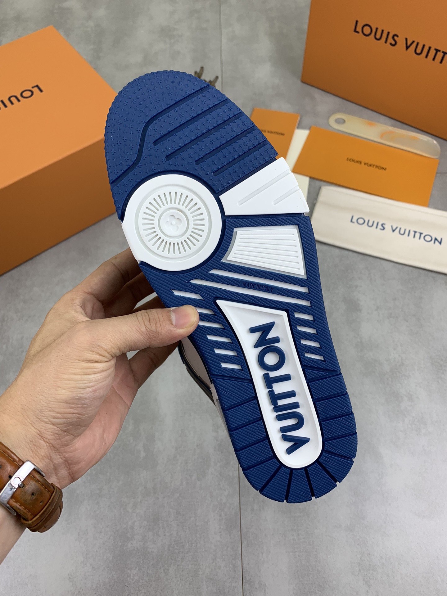 [LOUIS VUITTON-루이비통]  루이비통 트래이너 스니커즈