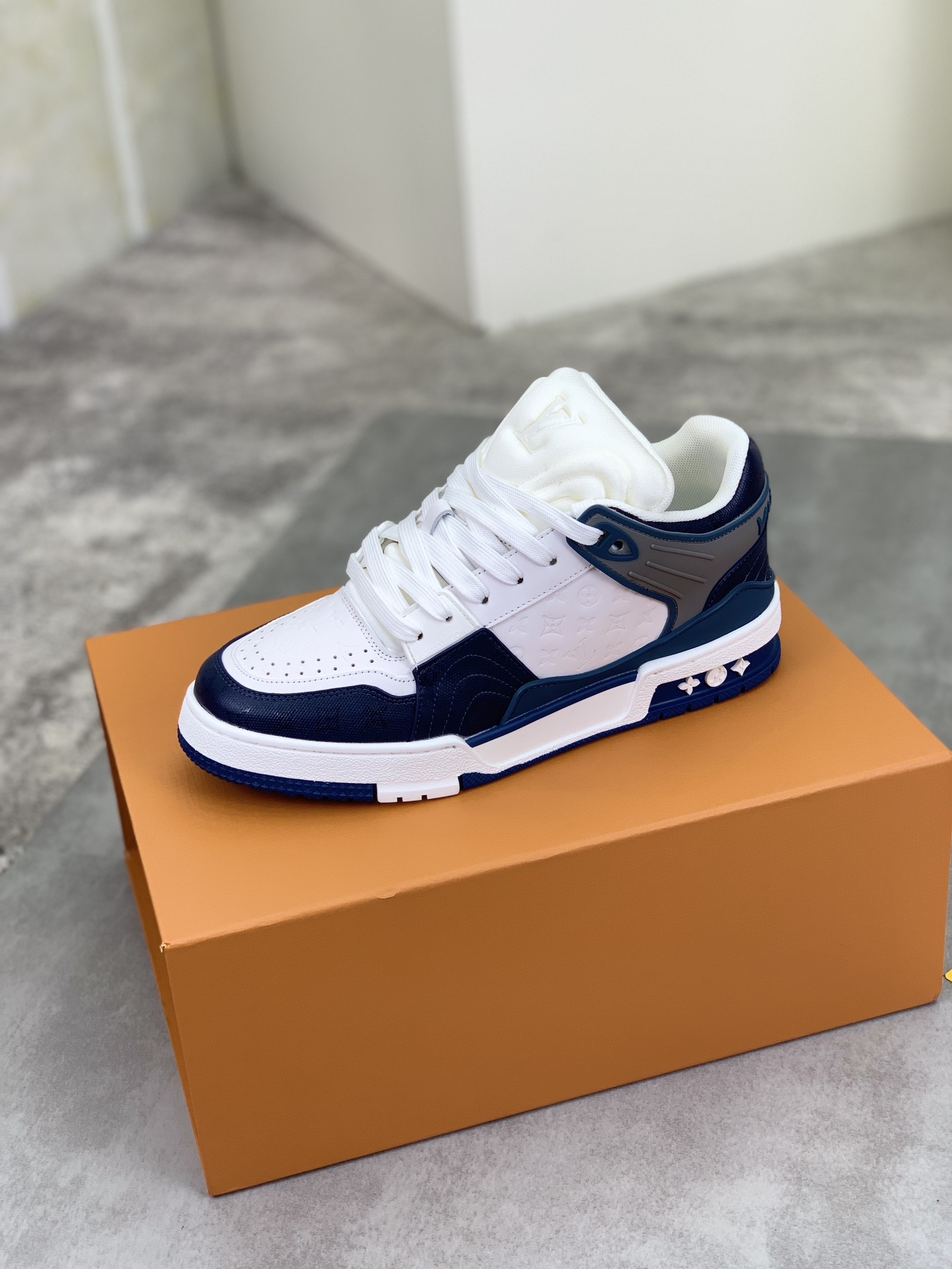 [LOUIS VUITTON-루이비통]  루이비통 트래이너 스니커즈