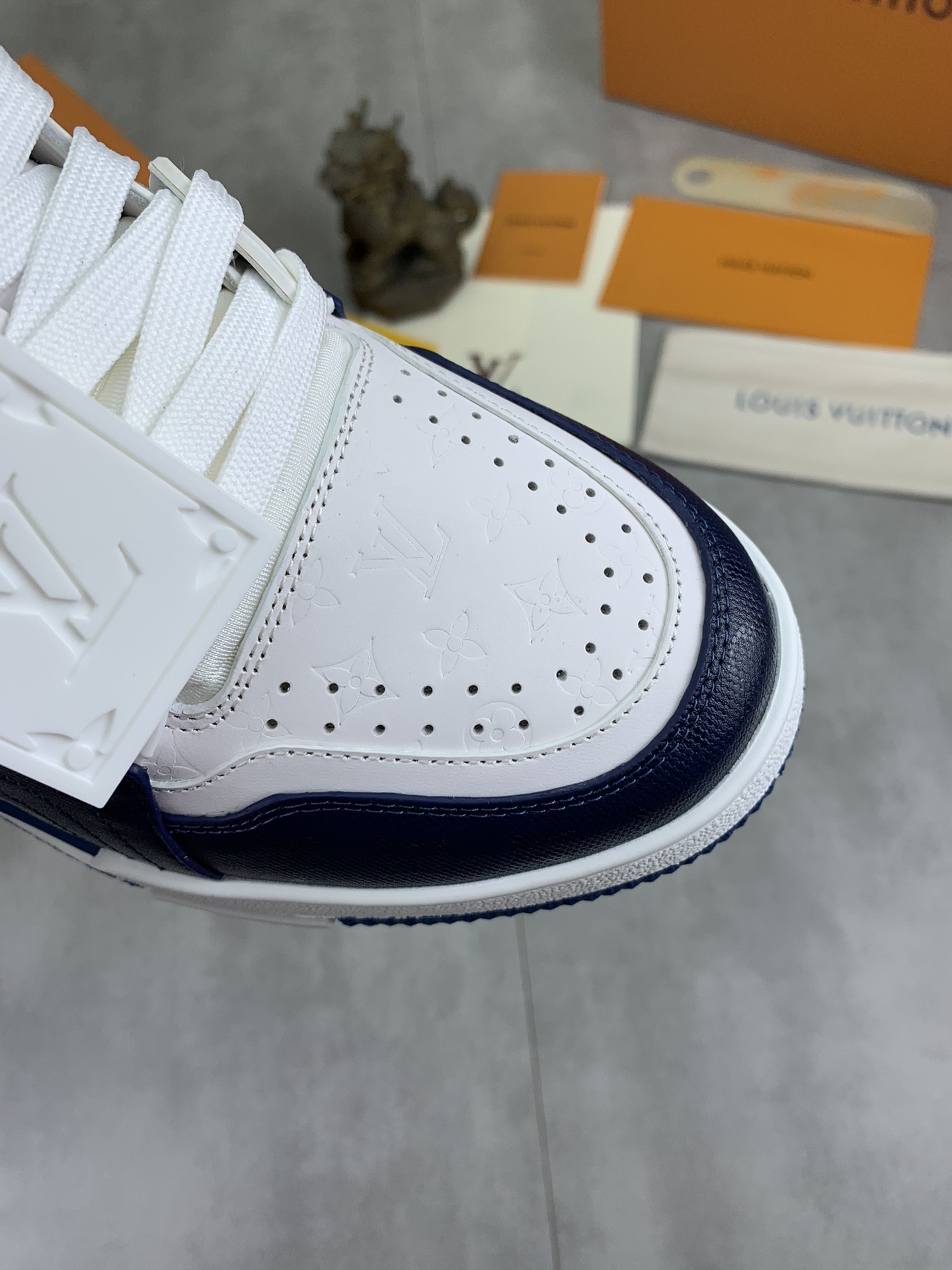 [LOUIS VUITTON-루이비통]  루이비통 트래이너 스니커즈