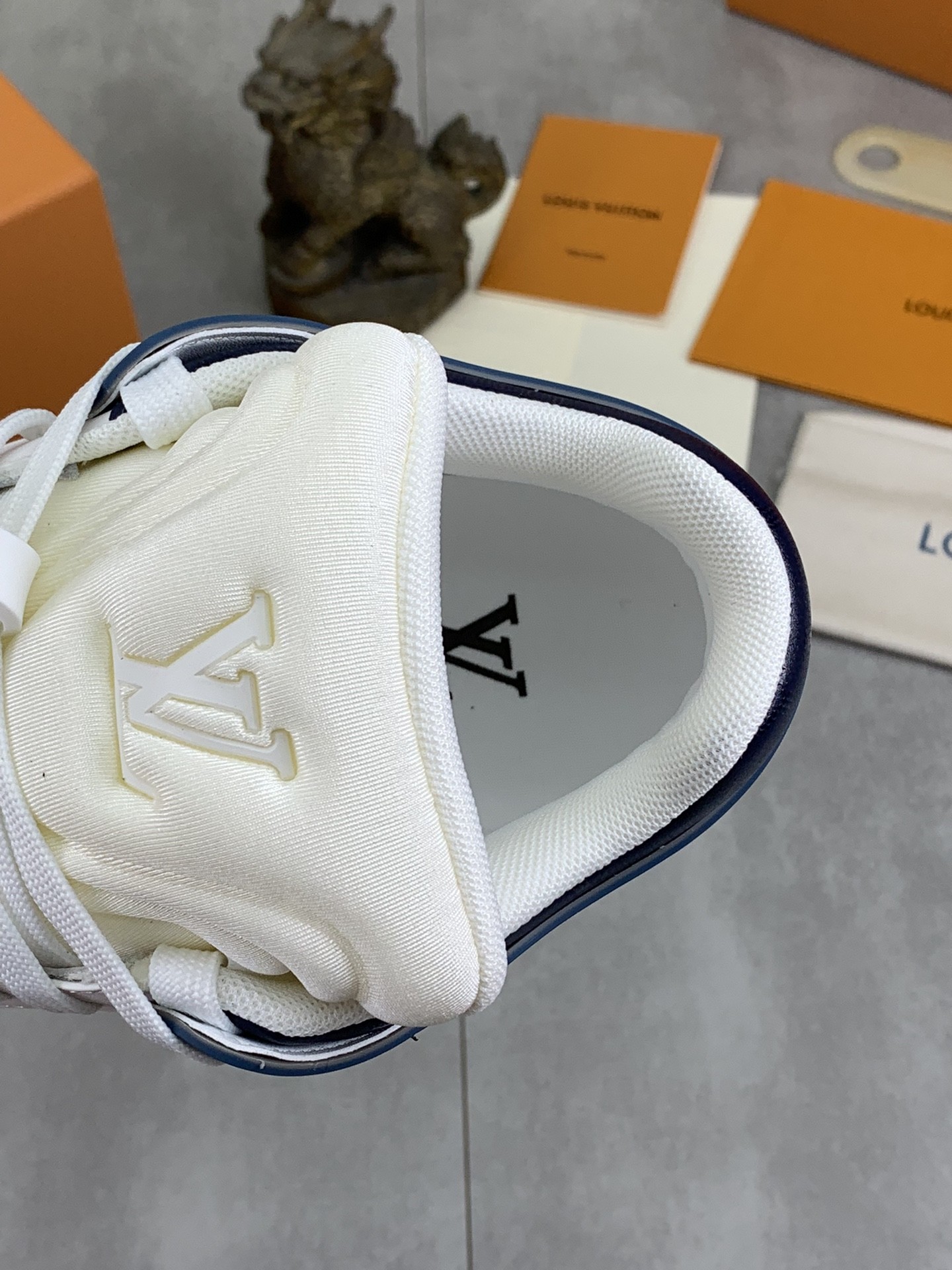 [LOUIS VUITTON-루이비통]  루이비통 트래이너 스니커즈