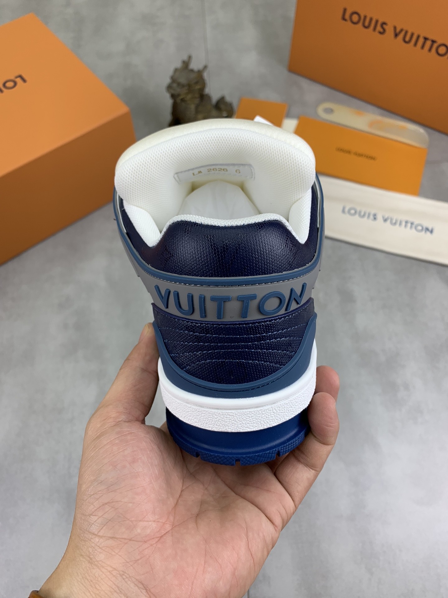 [LOUIS VUITTON-루이비통]  루이비통 트래이너 스니커즈