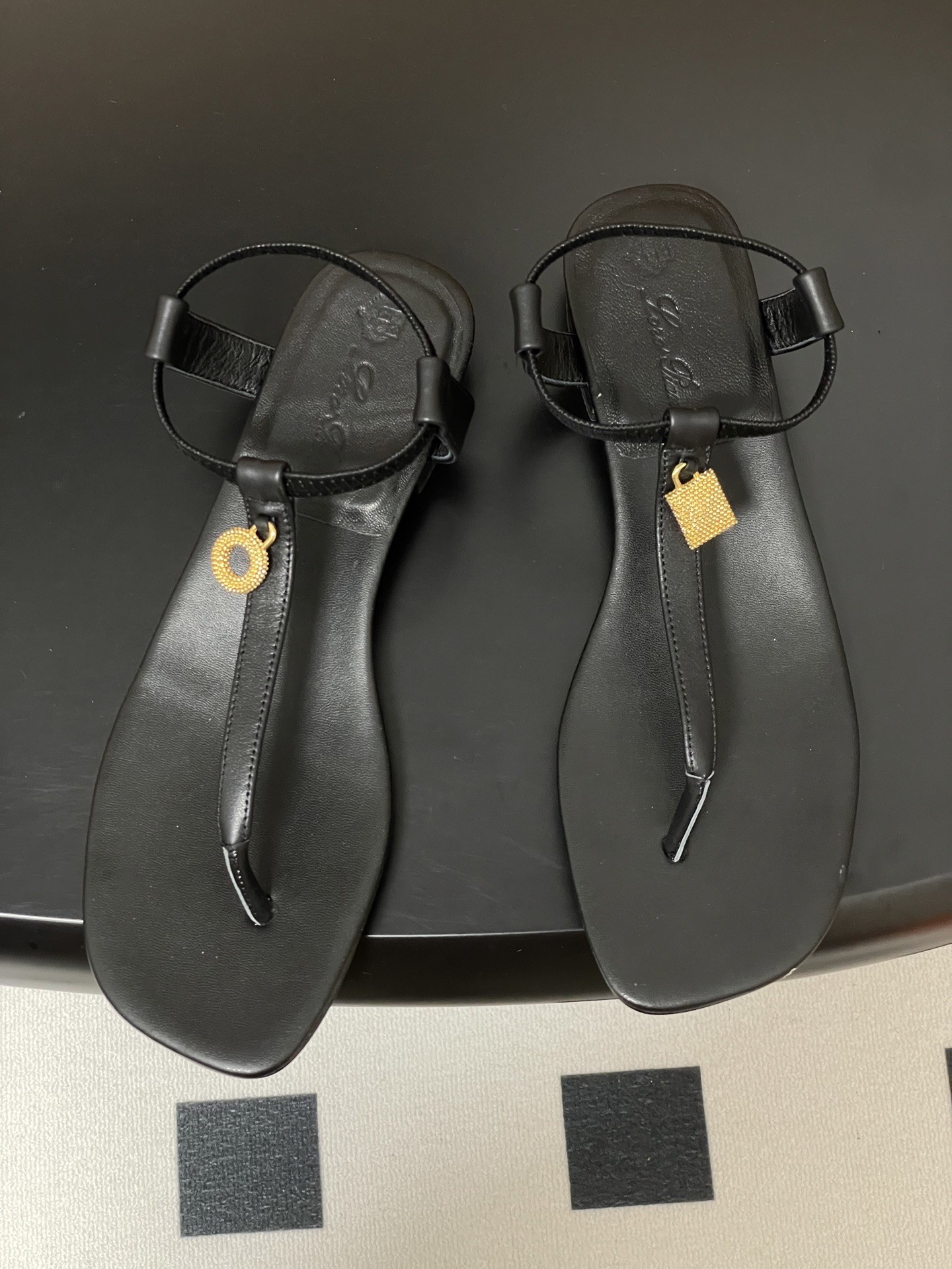 [Loro Piana -로로피아나 ]  로로피아나 쪼리 샌들