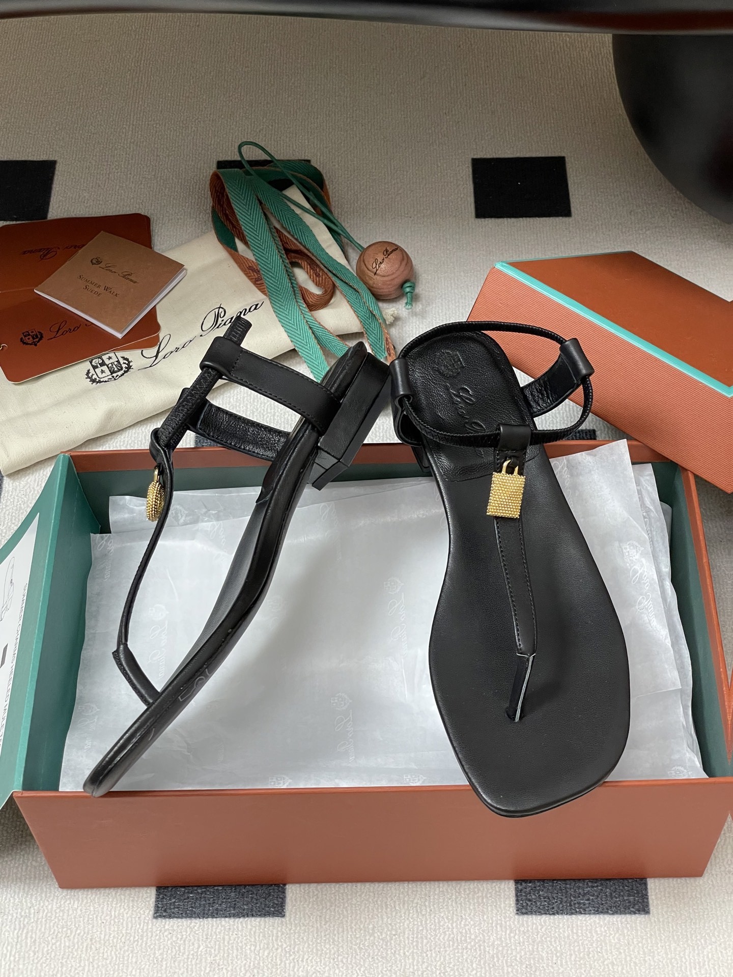 [Loro Piana -로로피아나 ]  로로피아나 쪼리 샌들