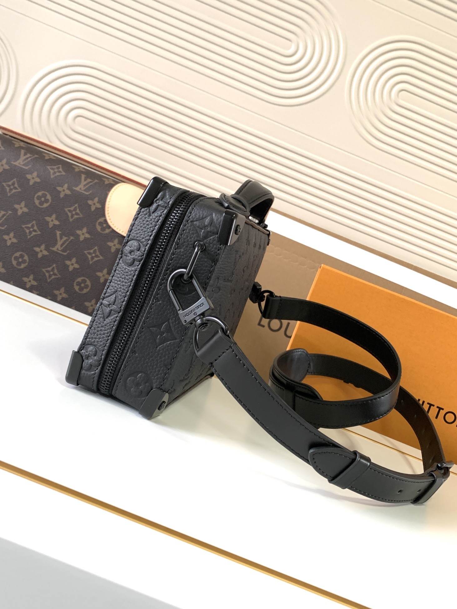 [LOUIS VUITTON-루이비통] 루이비통 트렁크 크로스백 M59163