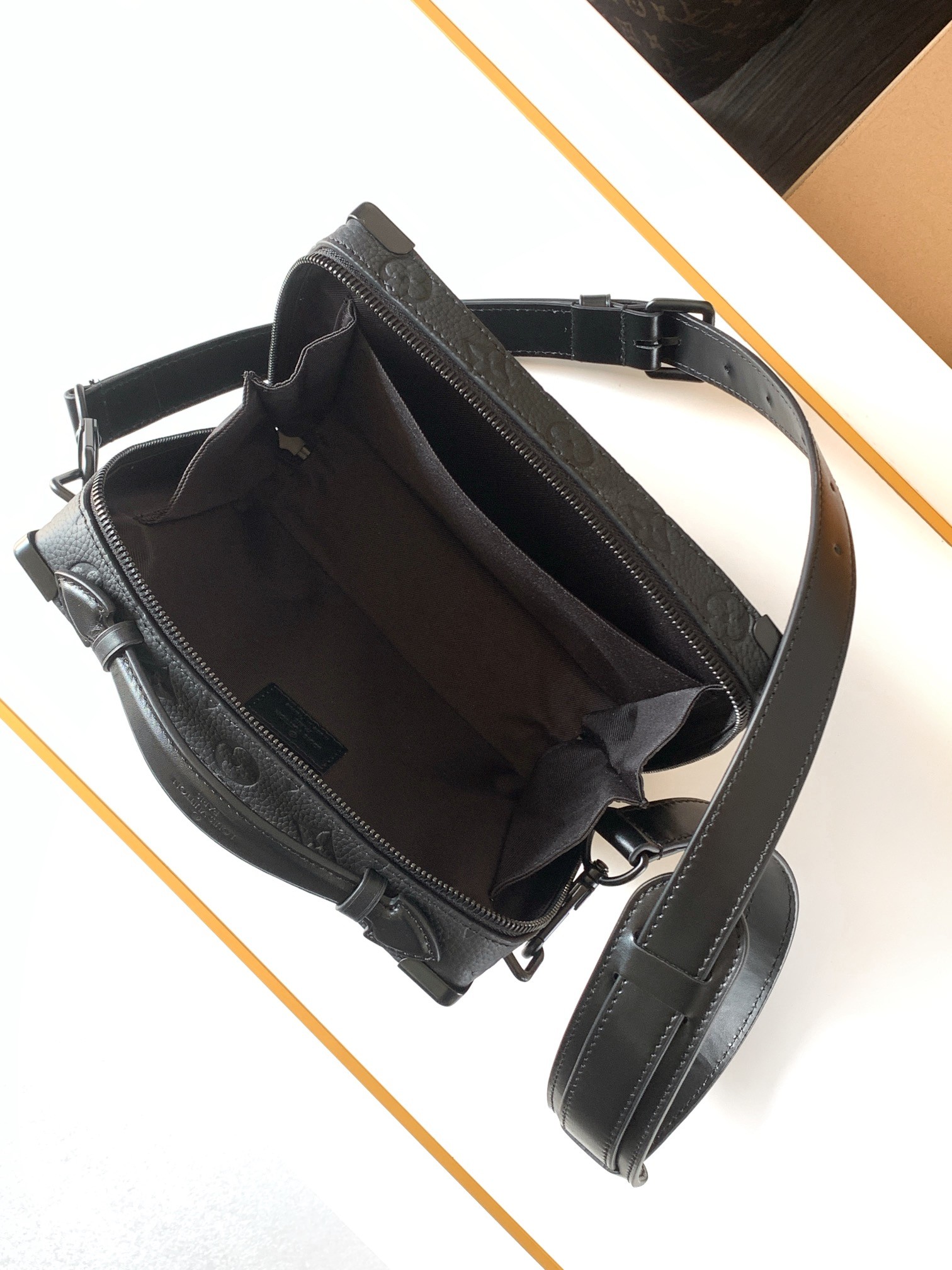 [LOUIS VUITTON-루이비통] 루이비통 트렁크 크로스백 M59163