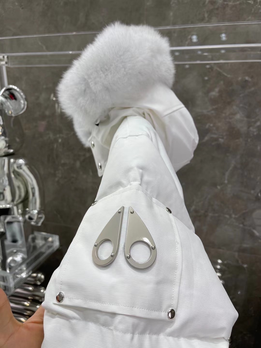 [Moose knuckles -무스너클 ]  무스너클 쓰리쿼터 패딩 (남성용)