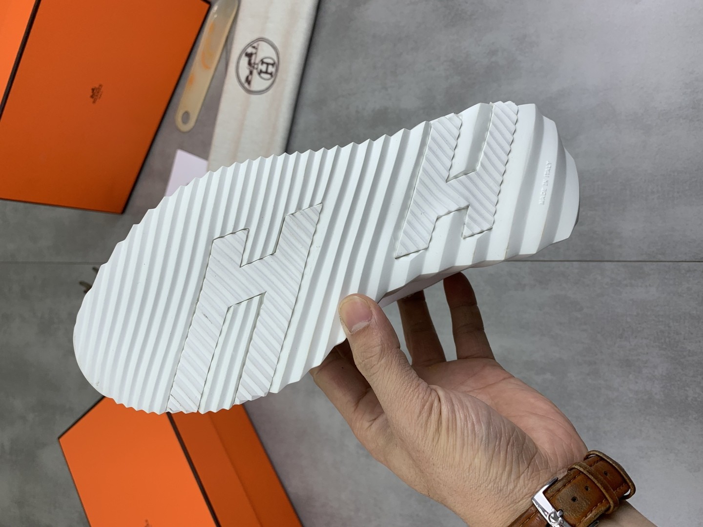 [HERMES-에르메스]  에르메스  바운싱 스니커즈 남여공용