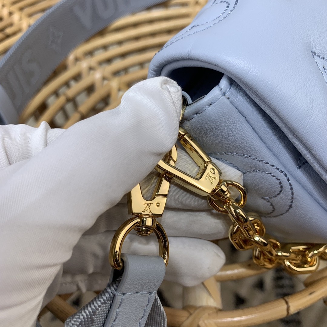 루이비통 LV Wallet on Strap 월릿 온 스트랩 숄더 백