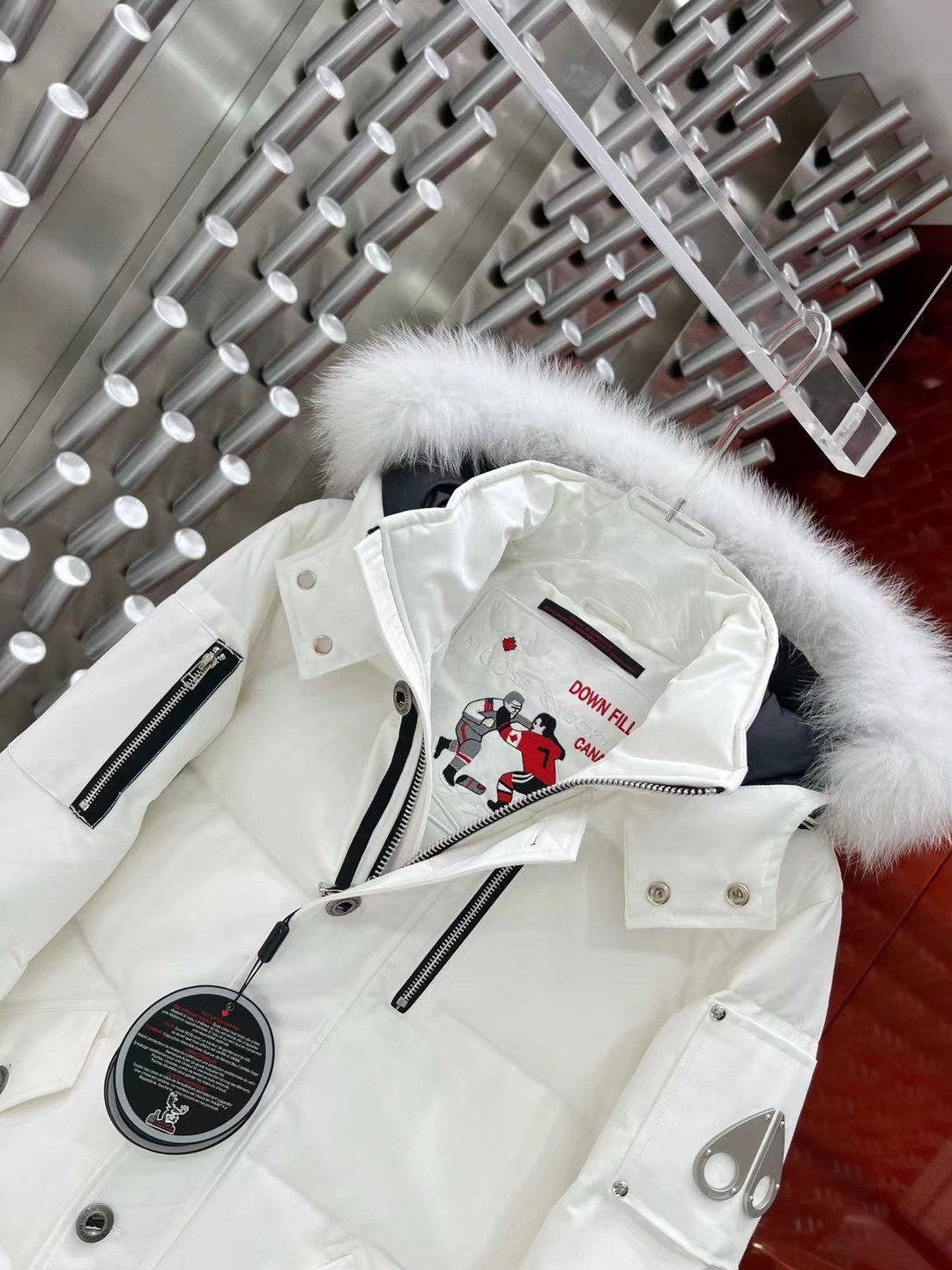 [Moose knuckles -무스너클 ] 무스너클 남성 쓰리쿼터 버클 패딩 화이트