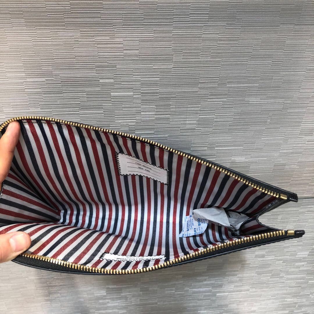 [TOM BROWNE -톰브라운 ] 톰브라운 남성 클러치