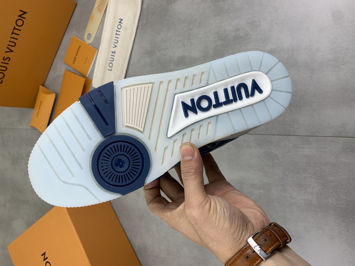 [LOUIS VUITTON-루이비통] 루이비통 트레이너 스니커즈 남여공용