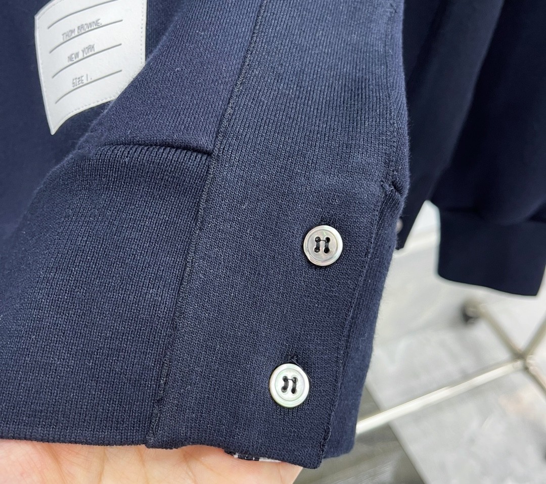 [TOM BROWNE -톰브라운 ] 톰브라운 사선 완장 맨투맨