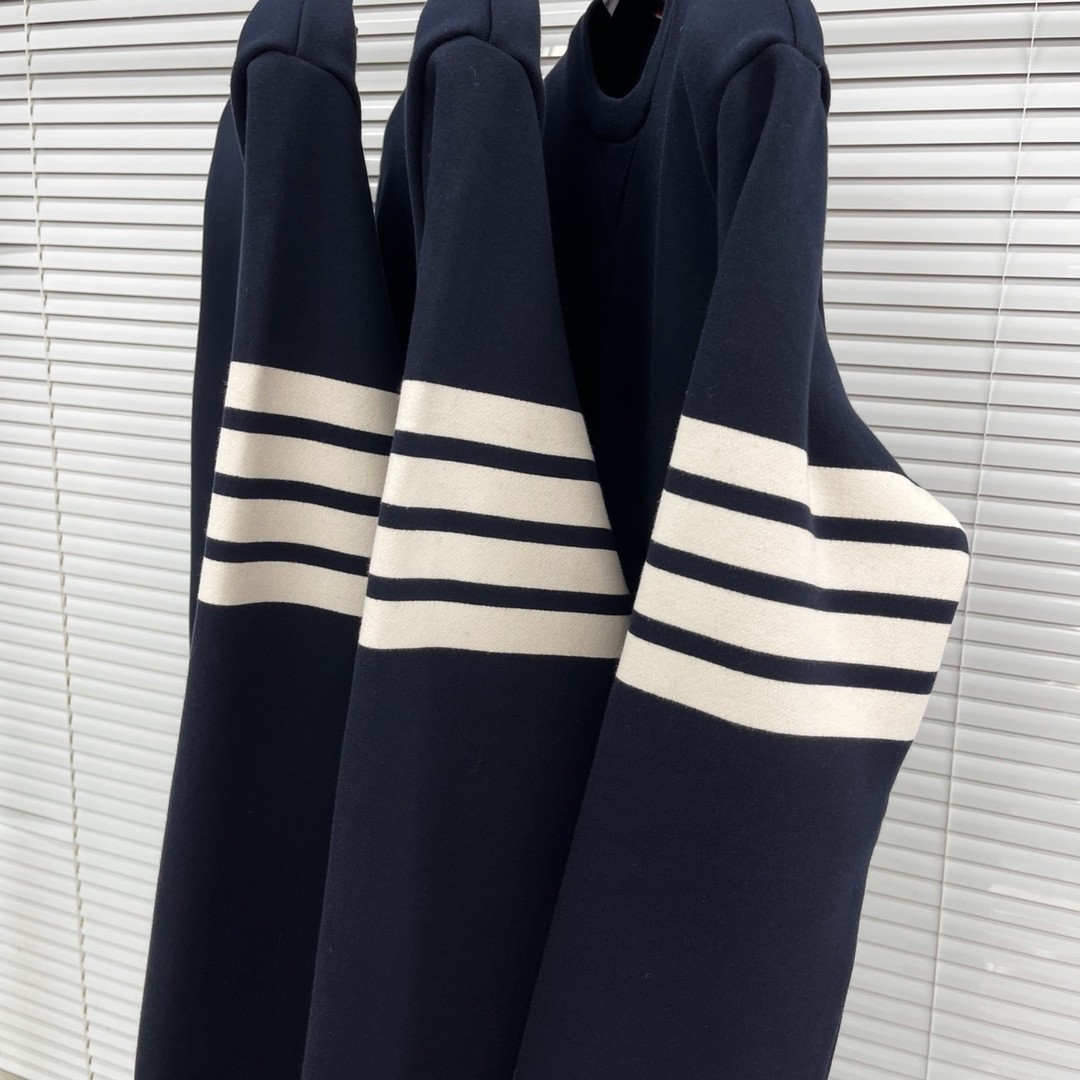 [TOM BROWNE -톰브라운 ] 톰브라운 사선 완장 맨투맨