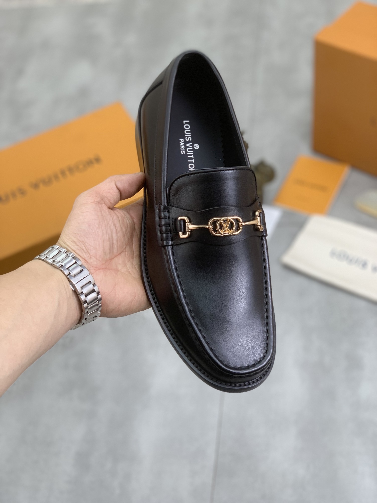 [LOUIS VUITTON-루이비통]  루이비통 남성 가죽 구두