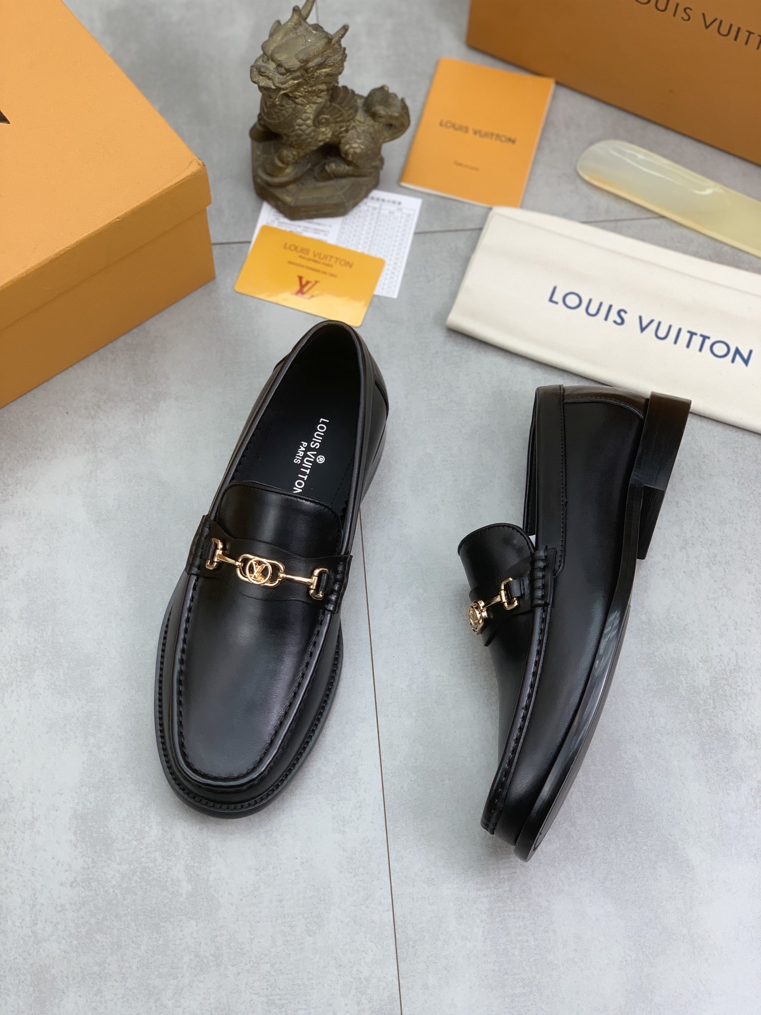 [LOUIS VUITTON-루이비통]  루이비통 남성 가죽 구두