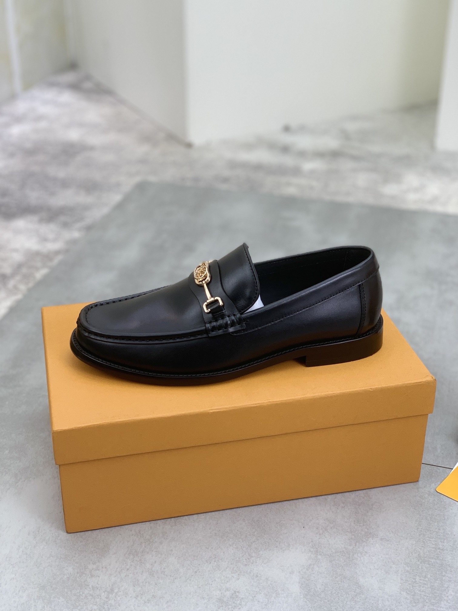 [LOUIS VUITTON-루이비통]  루이비통 남성 가죽 구두