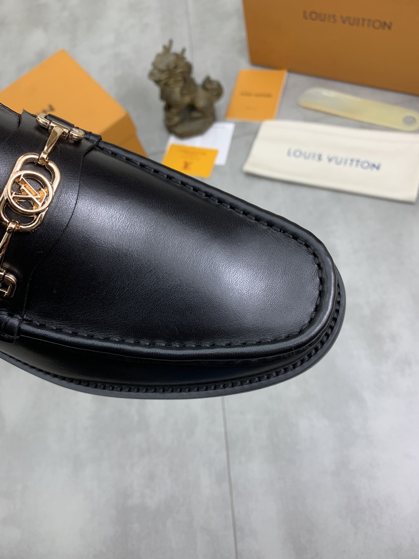 [LOUIS VUITTON-루이비통]  루이비통 남성 가죽 구두