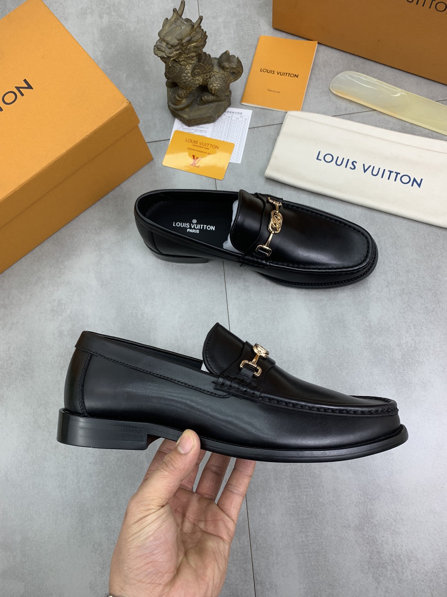 [LOUIS VUITTON-루이비통]  루이비통 남성 가죽 구두