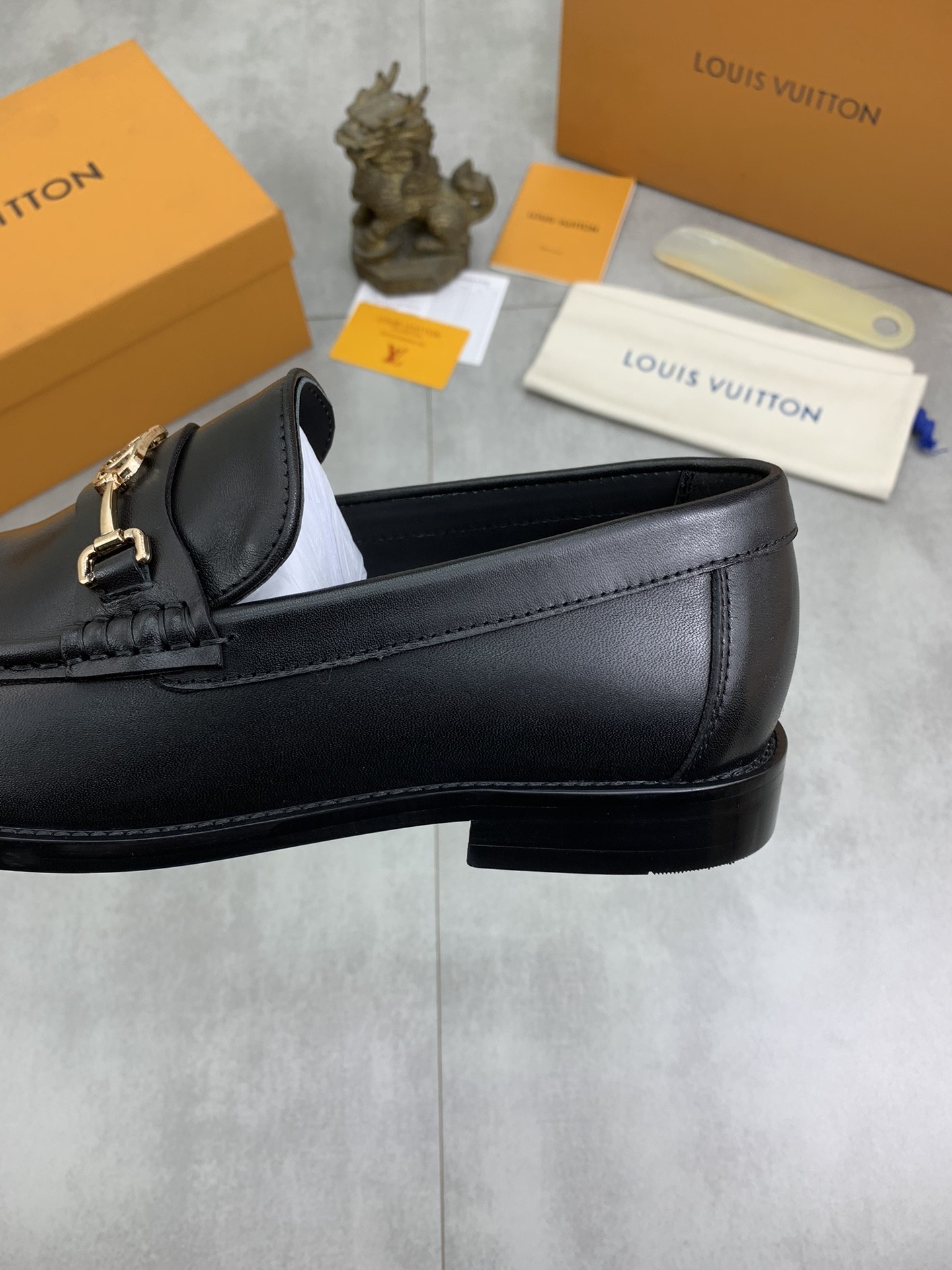 [LOUIS VUITTON-루이비통]  루이비통 남성 가죽 구두