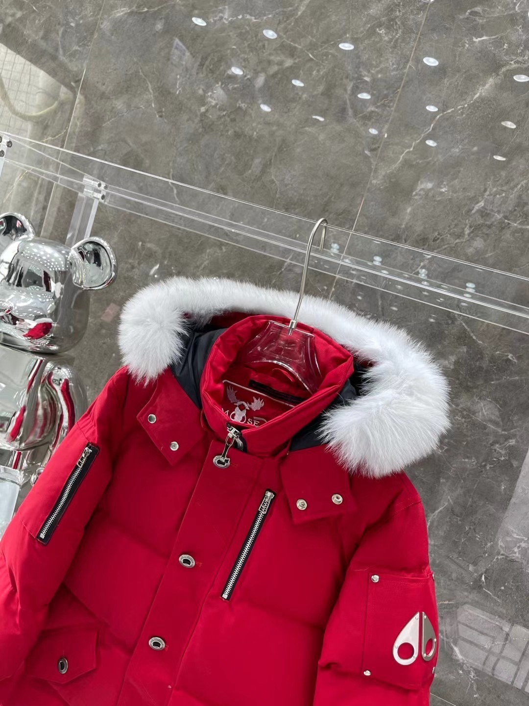 [Moose knuckles -무스너클 ]  무스너클 남성 쓰리쿼터 버클 패딩 레드