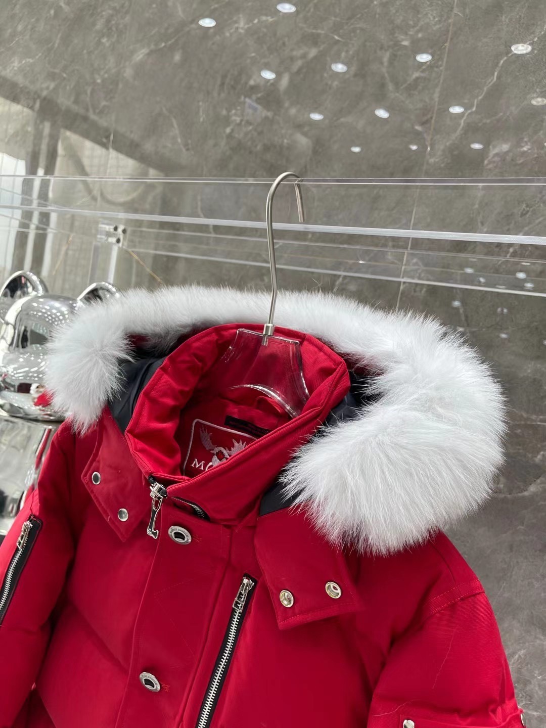 [Moose knuckles -무스너클 ]  무스너클 남성 쓰리쿼터 버클 패딩 레드