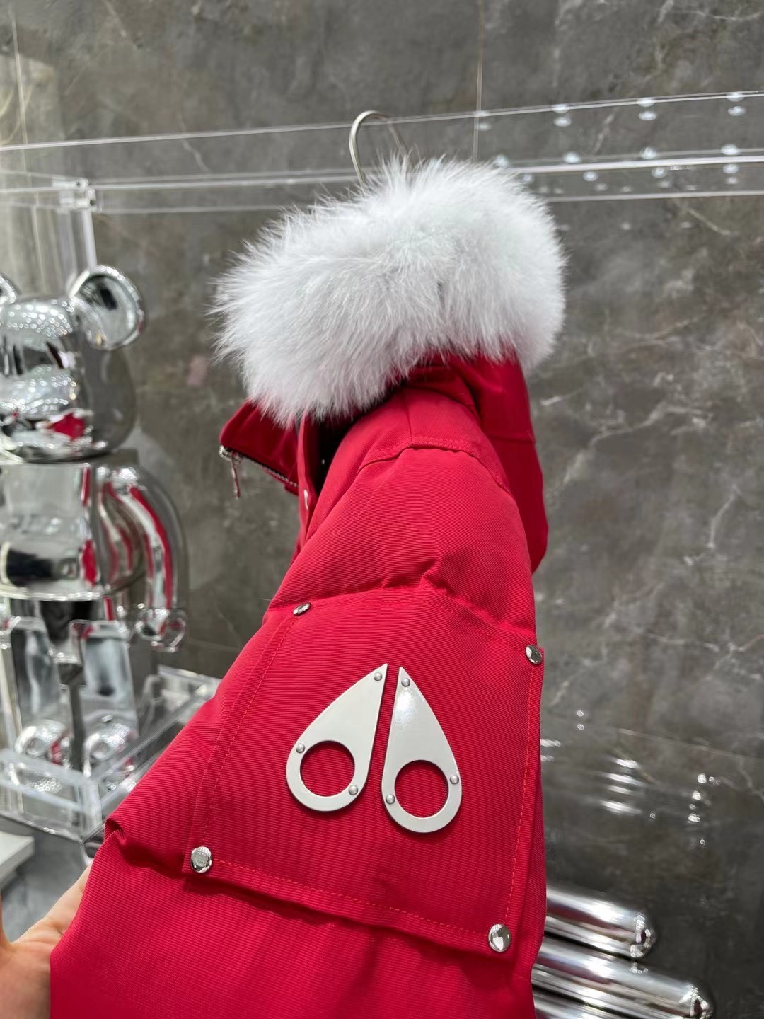 [Moose knuckles -무스너클 ]  무스너클 남성 쓰리쿼터 버클 패딩 레드