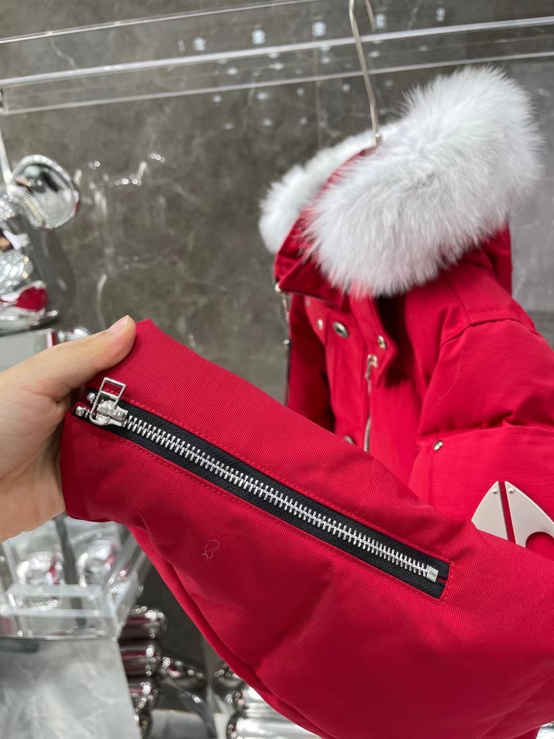 [Moose knuckles -무스너클 ]  무스너클 남성 쓰리쿼터 버클 패딩 레드