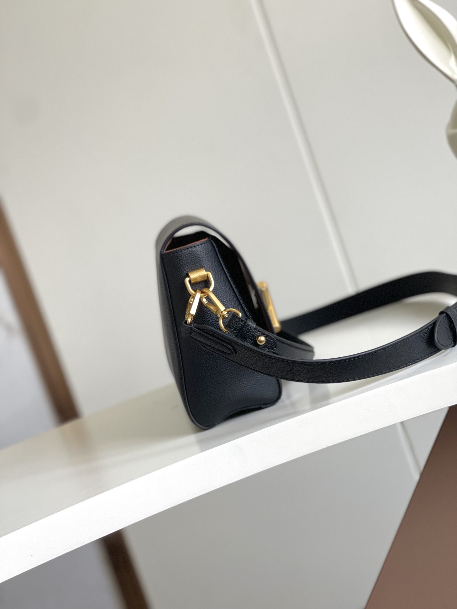 [LOUIS VUITTON-루이비통] 루이비통 트위스트 MM M24639