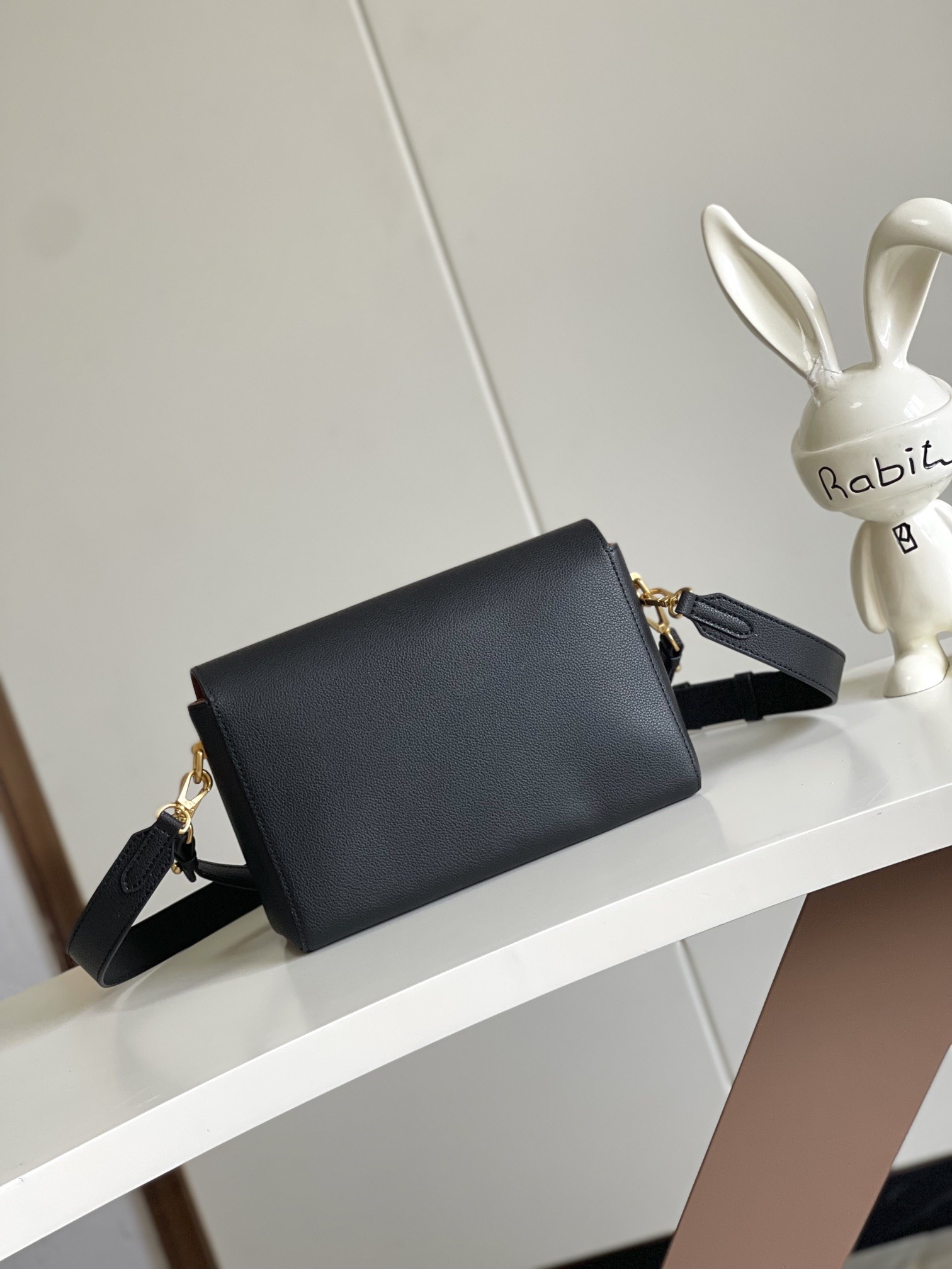 [LOUIS VUITTON-루이비통] 루이비통 트위스트 MM M24639