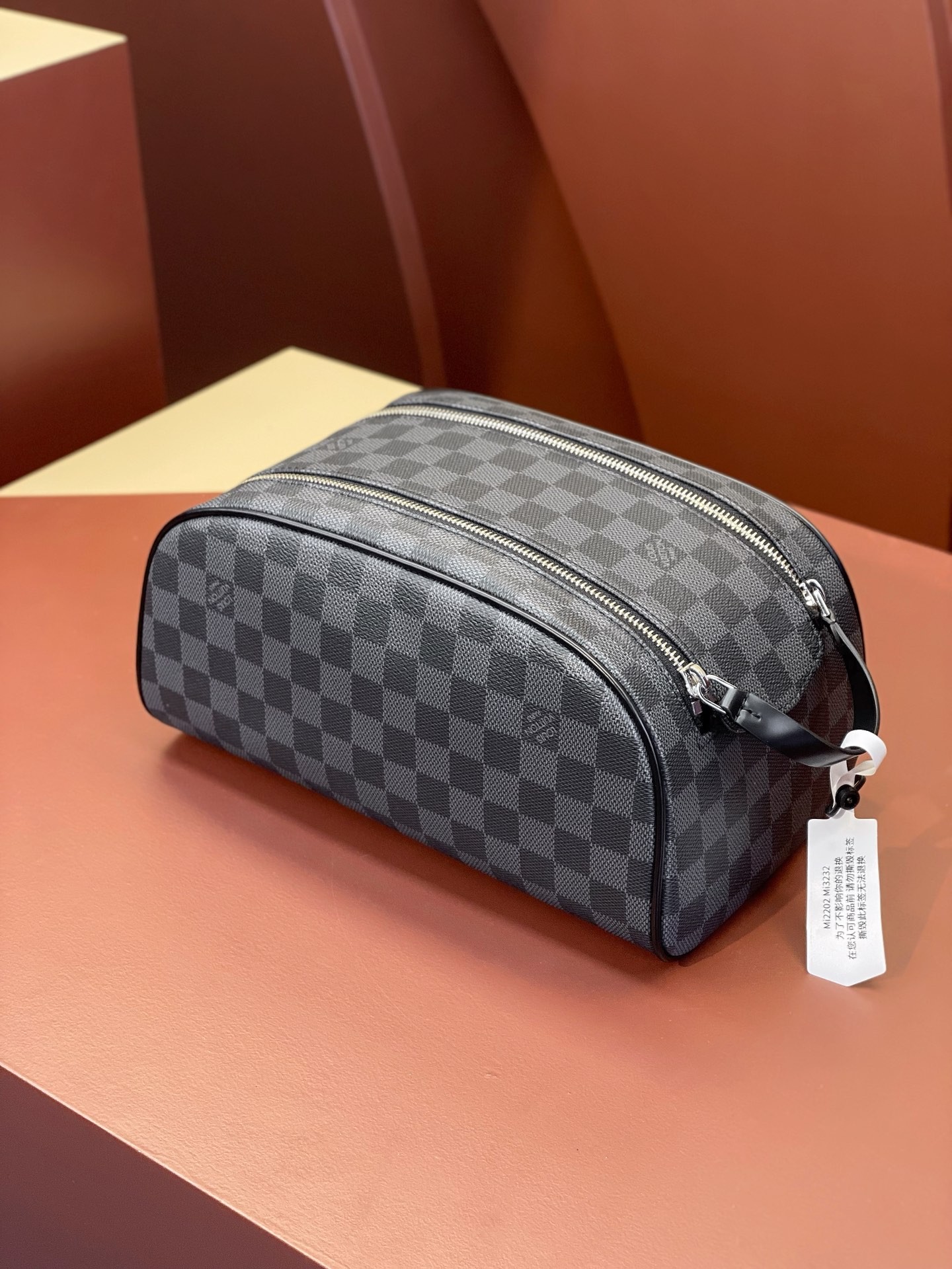 [LOUIS VUITTON-루이비통] 루이비통 다미에 돕 키트 토일렛 파우치백  M47528